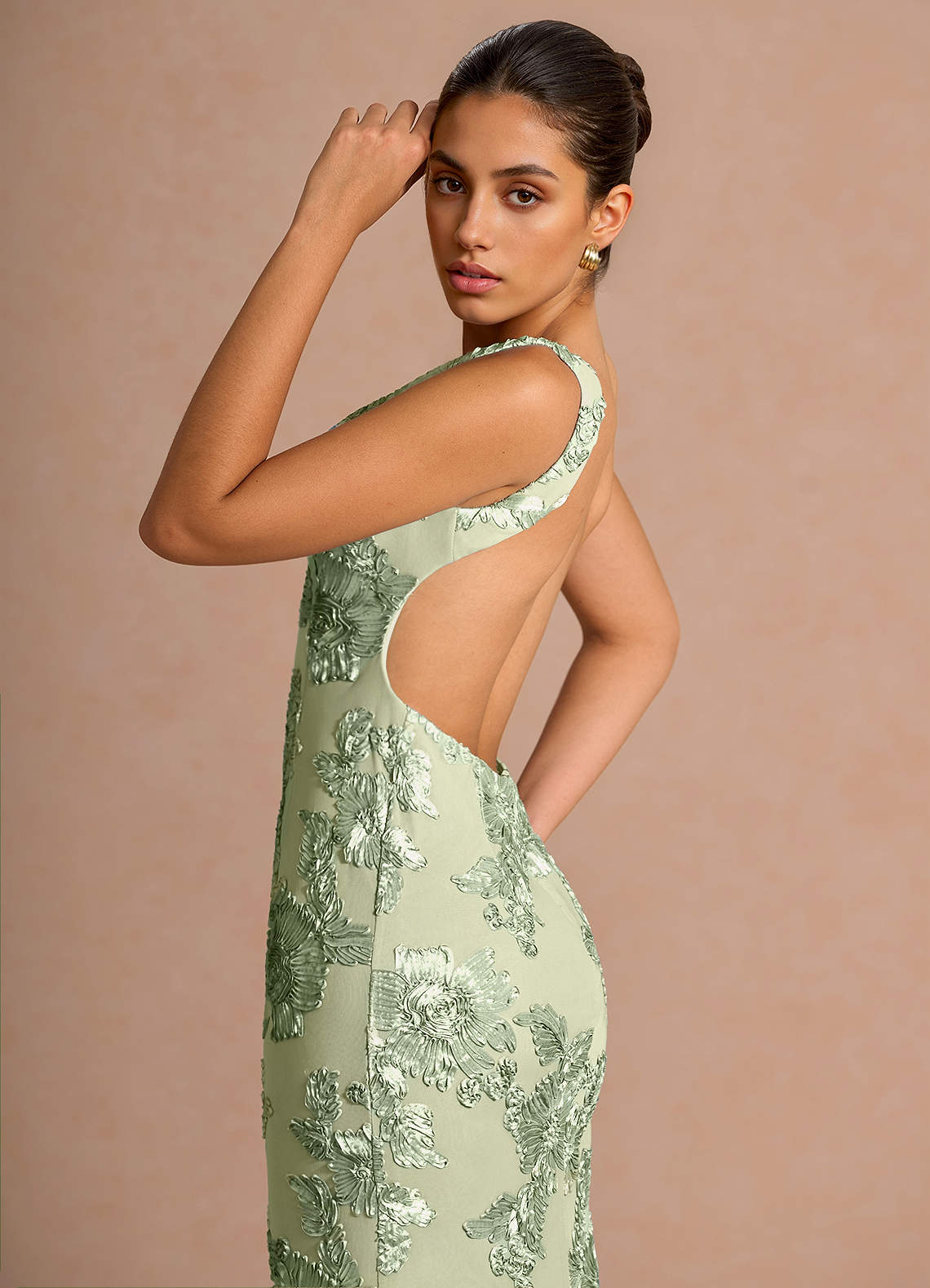 Ivellea Mermaid V-Neck Mesh Evening Dress in Light Green