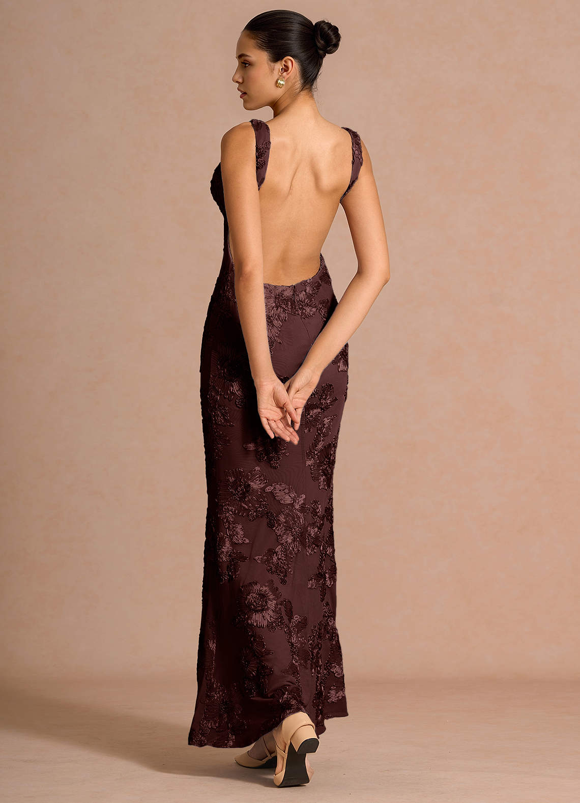 Ivellea Mermaid V-Neck Mesh Evening Dress in Coco