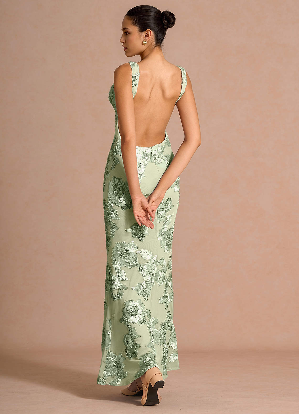 Ivellea Mermaid V-Neck Mesh Evening Dress in Light Green