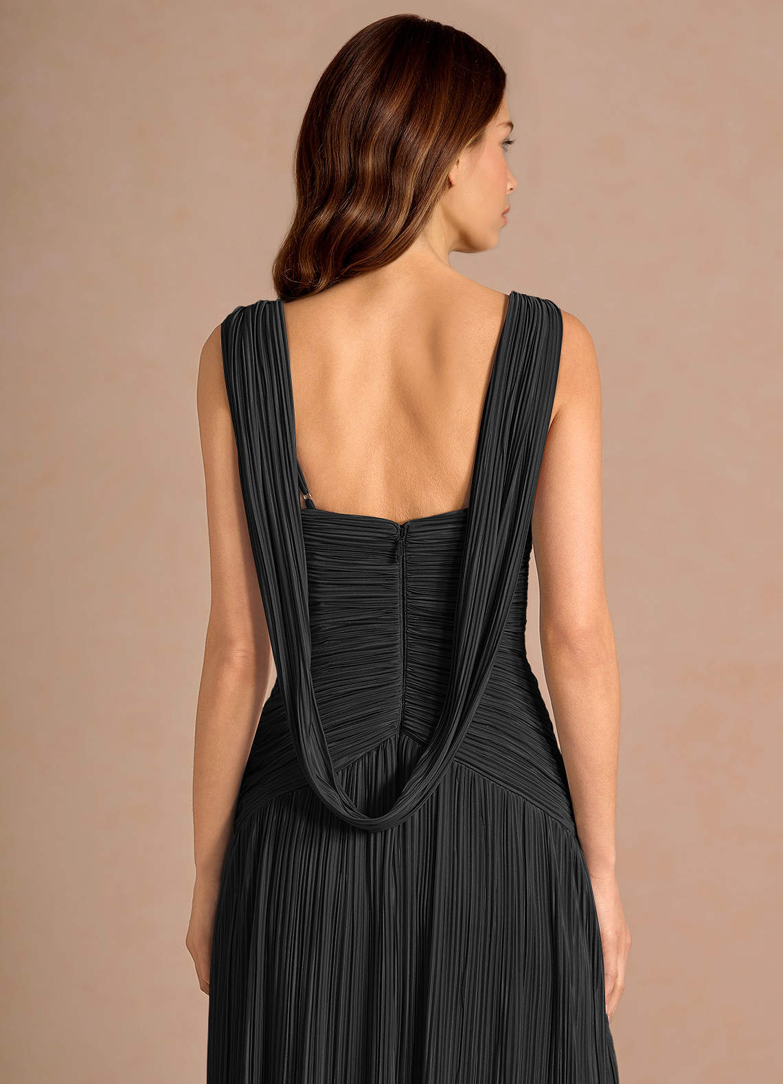 Quellia Sheath V-Neck Stretch Knit Wedding Guest Dress in Black