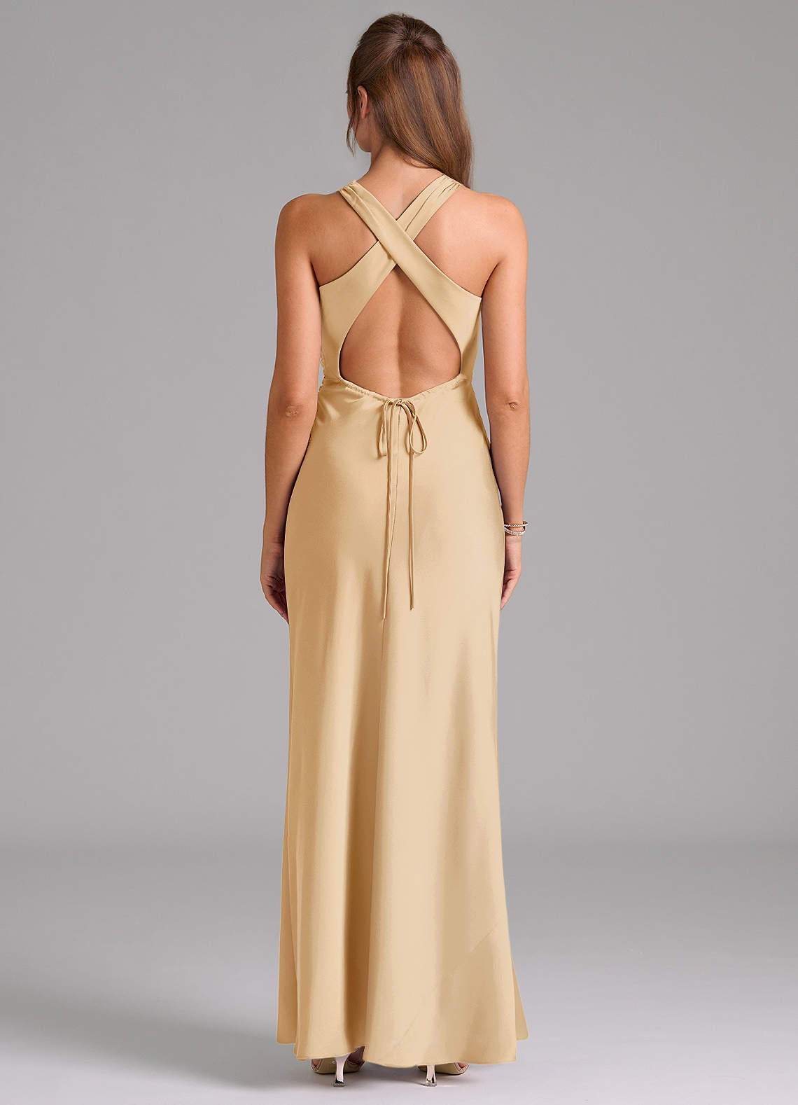 Evadne Sheath Scoop-Neck Stretch Satin Bridesmaid Dress in Gold