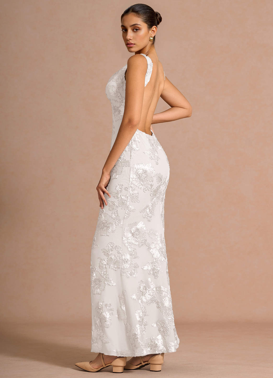 Ivellea Mermaid V-Neck Mesh Evening Dress in Cloud White