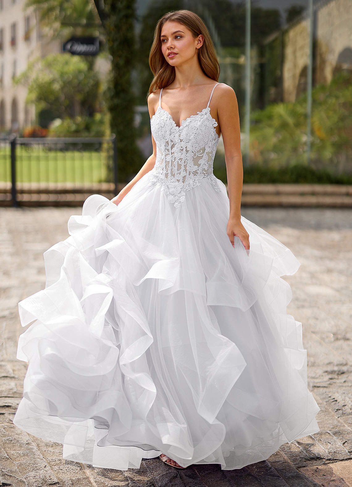 Spitze Ball Gown Sweetheart Lace Tulle Evening Dress in white
