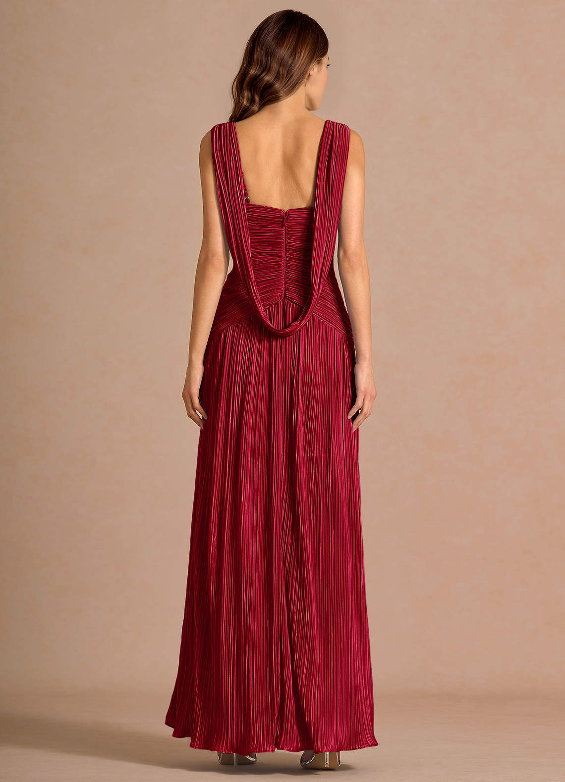 Quellia Sheath V-Neck Stretch Knit Wedding Guest Dress in Red