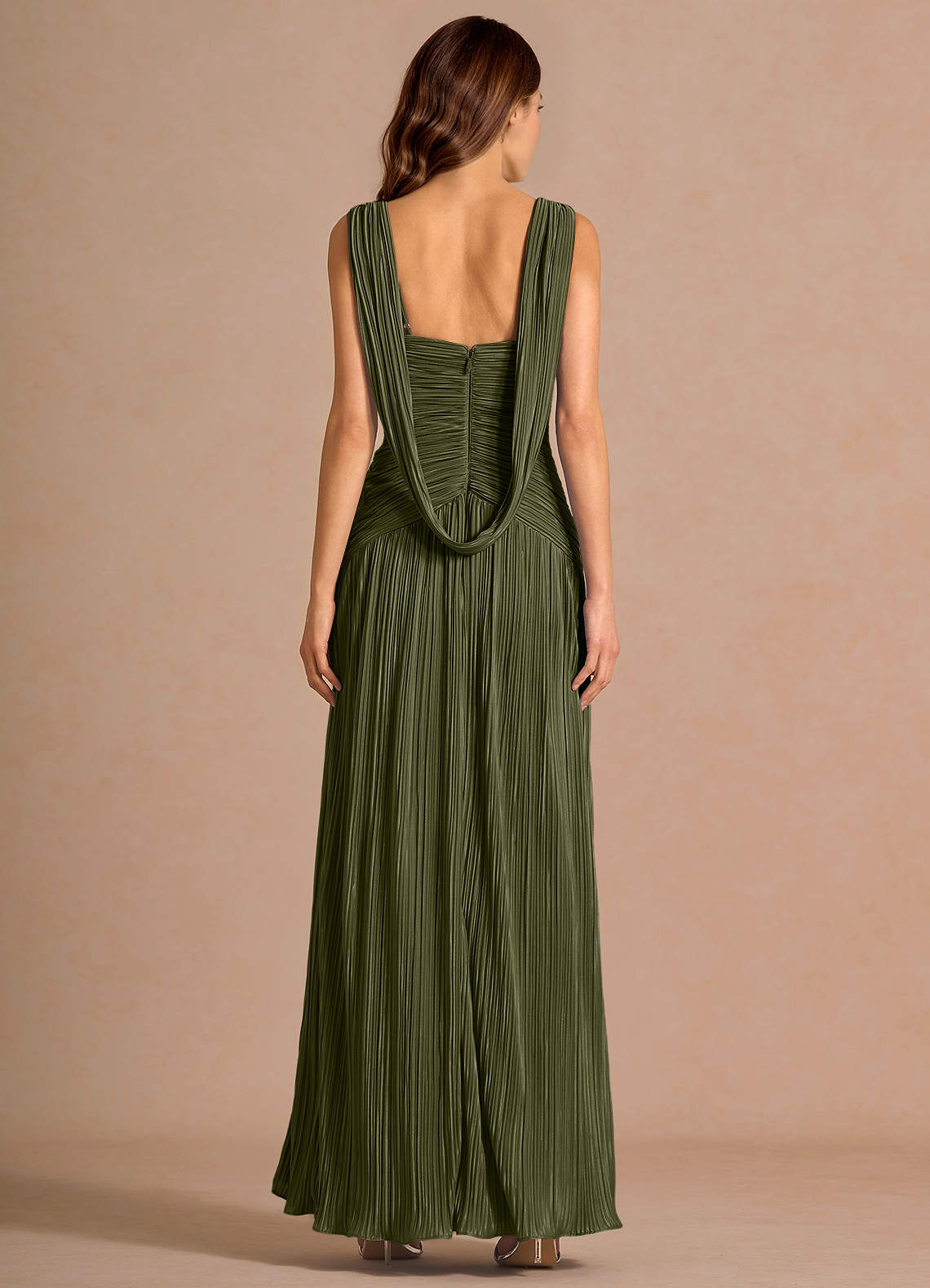 Quellia Sheath V-Neck Stretch Knit Wedding Guest Dress in Moss Green