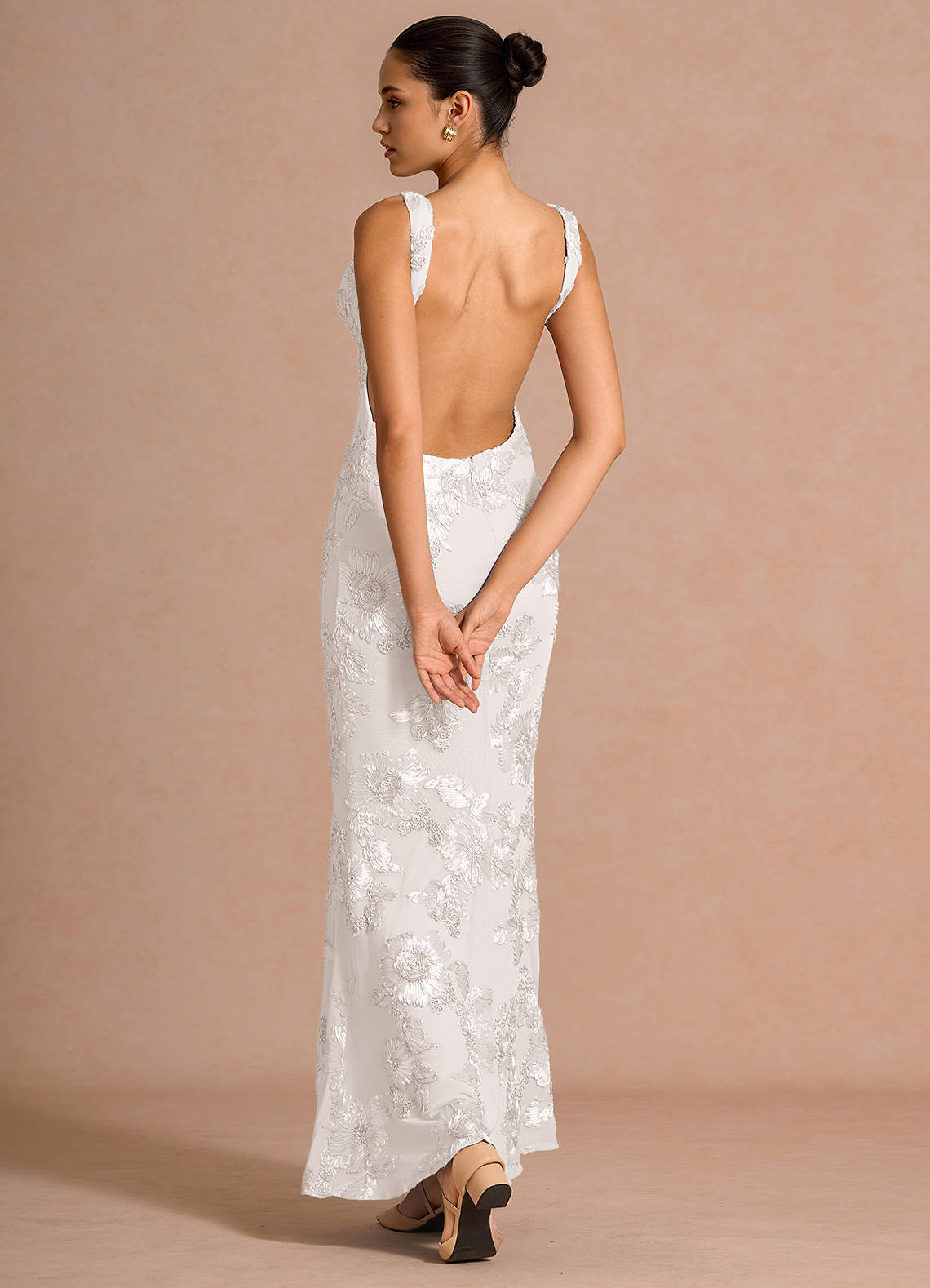 Ivellea Mermaid V-Neck Mesh Evening Dress in Cloud White
