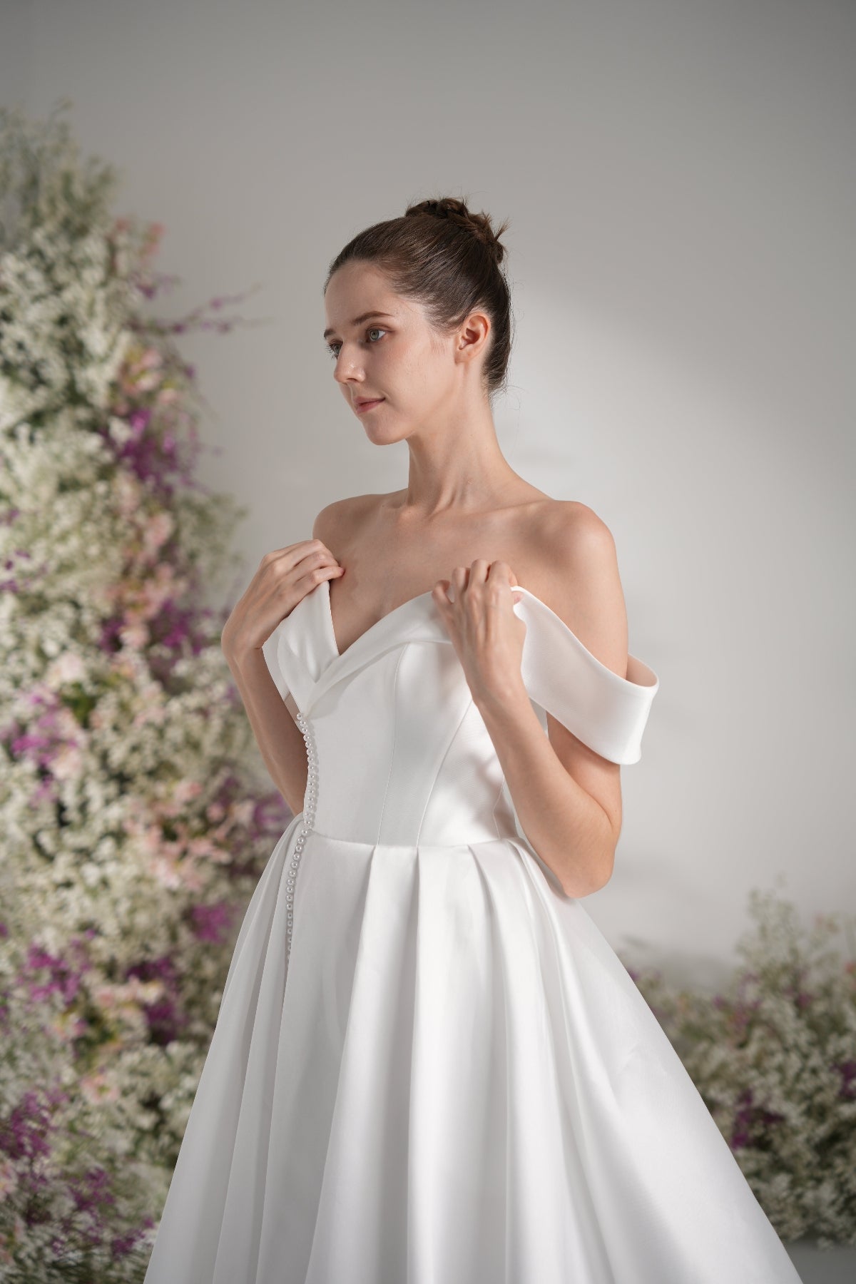 A-line Off-The-shoulder Sleeveless Satin Modest Wedding Dress With Court Train zhexudai