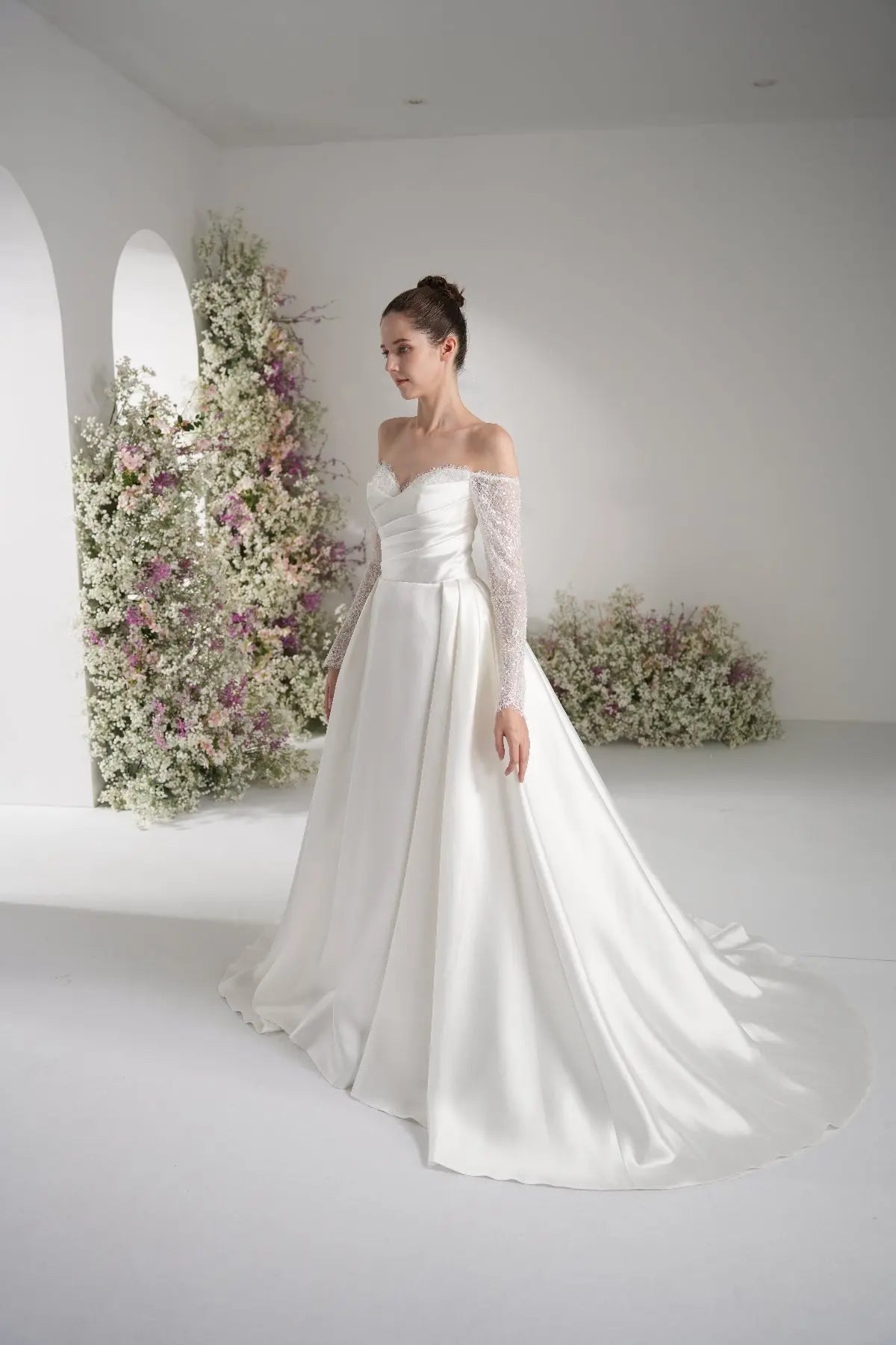 A-line Sweetheart Long Sleeve Satin Simple Wedding Dress With Court Train zhexudai