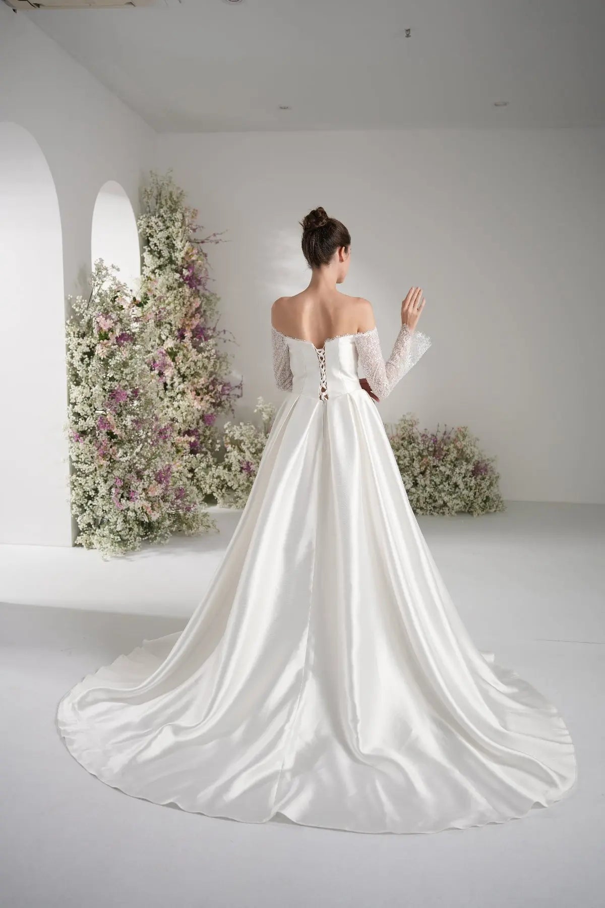 A-line Sweetheart Long Sleeve Satin Simple Wedding Dress With Court Train zhexudai