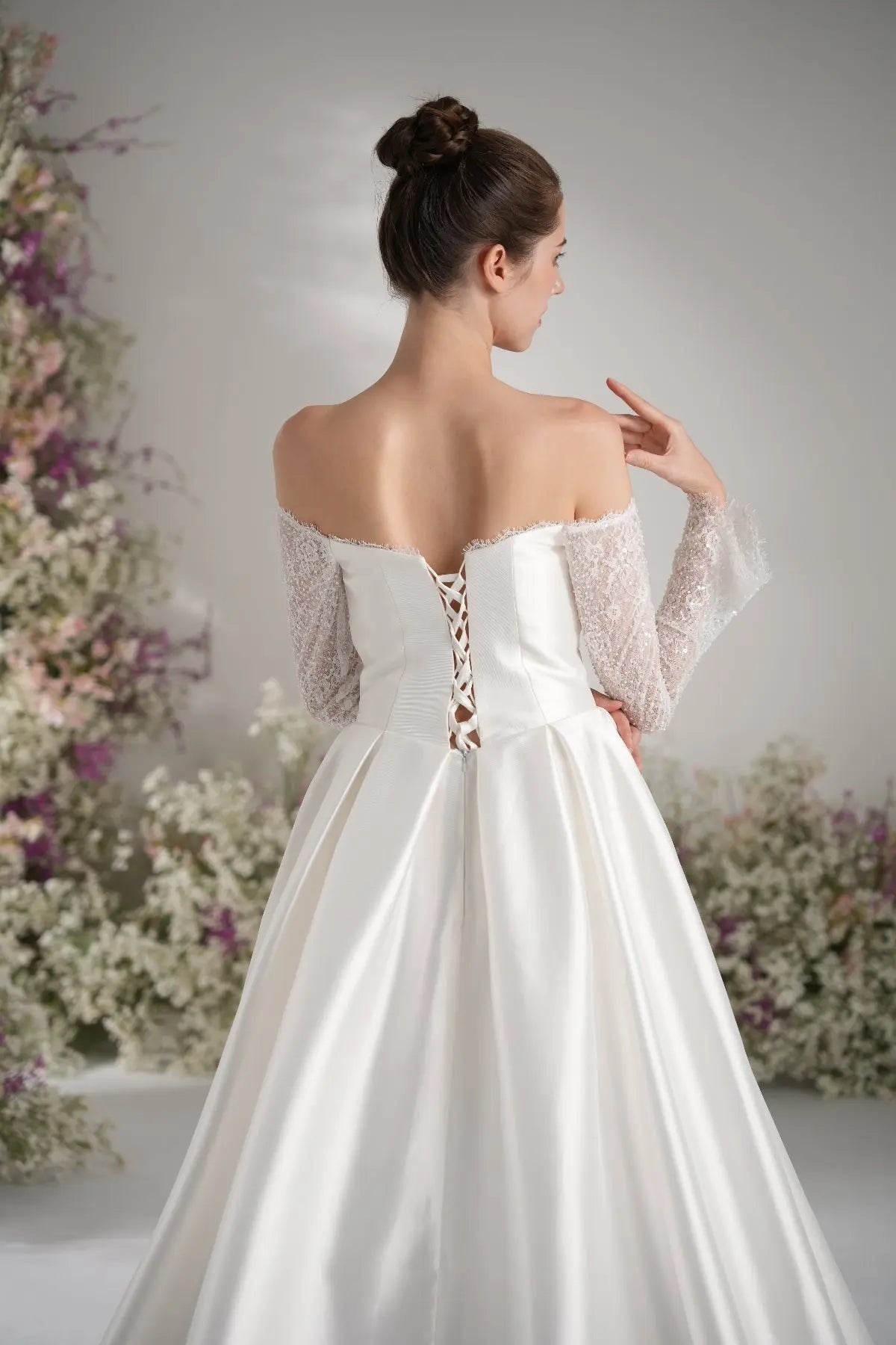A-line Sweetheart Long Sleeve Satin Simple Wedding Dress With Court Train zhexudai