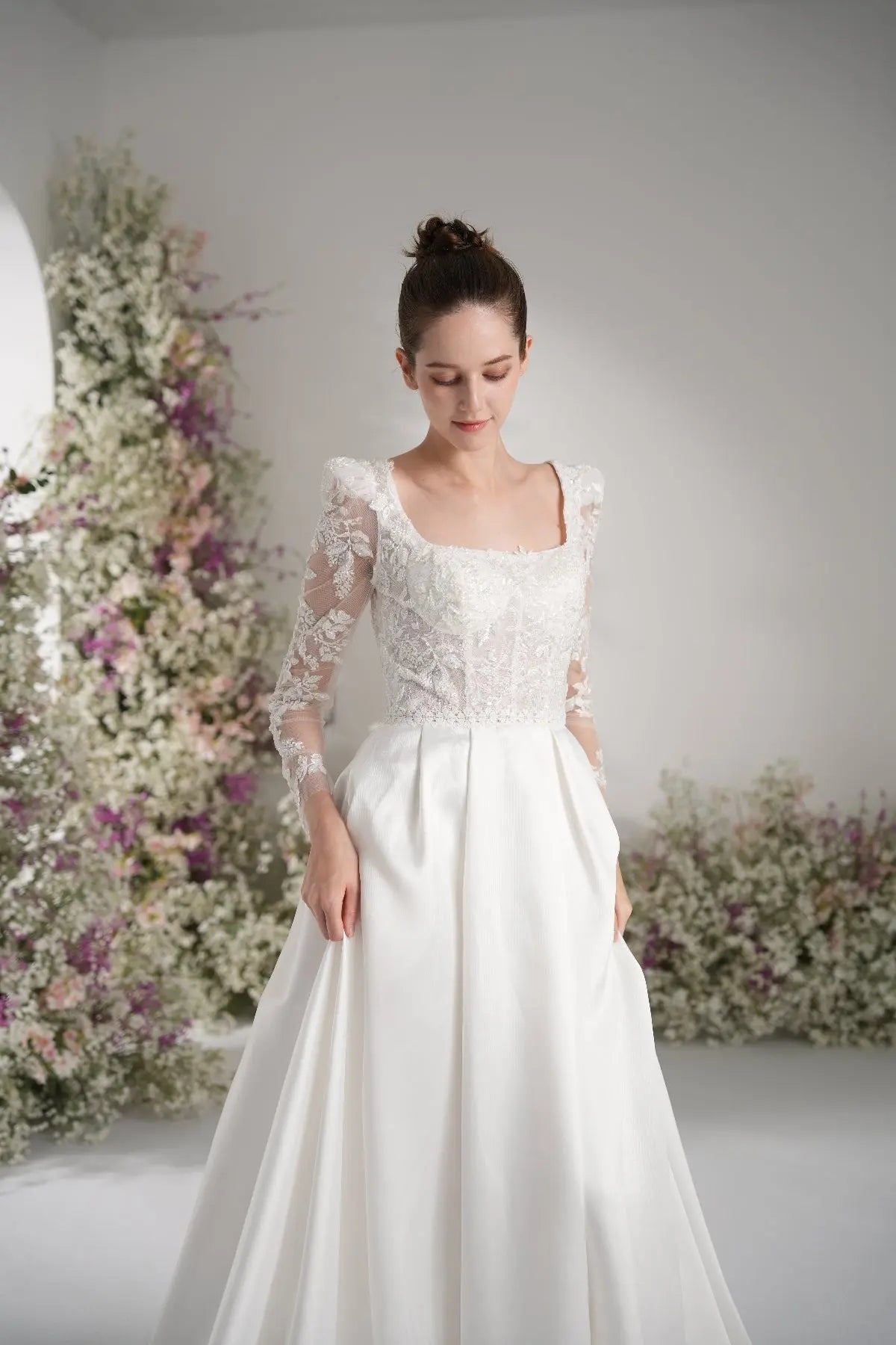 A-line Tank Top Long Sleeve Beading Lace Satin Elegant Wedding Dress With Court Train zhexudai