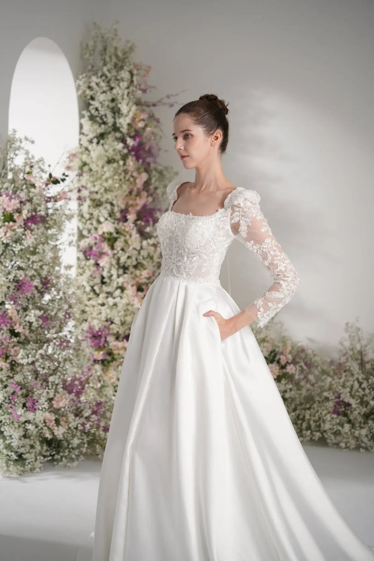 A-line Tank Top Long Sleeve Beading Lace Satin Elegant Wedding Dress With Court Train zhexudai