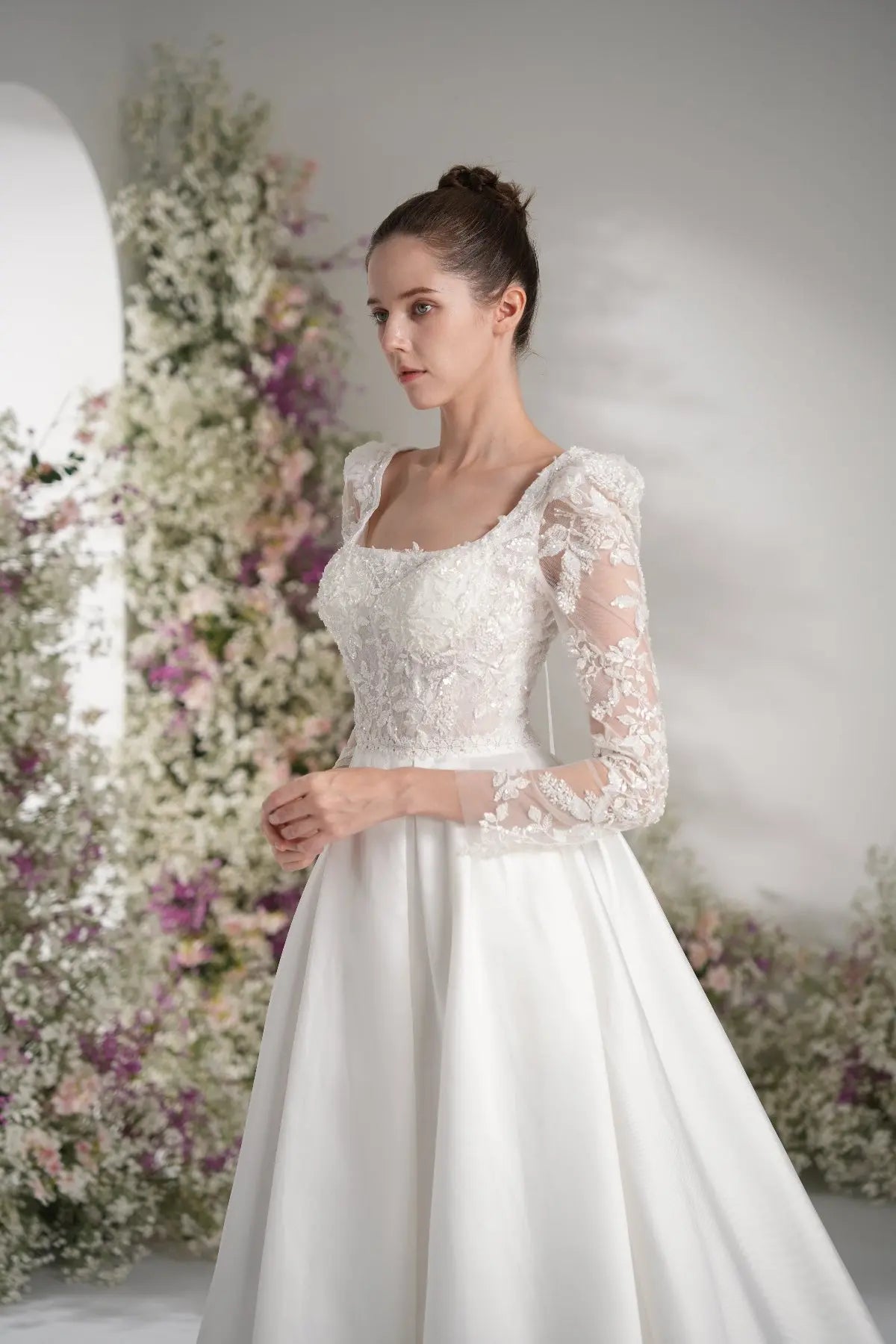 A-line Tank Top Long Sleeve Beading Lace Satin Elegant Wedding Dress With Court Train zhexudai