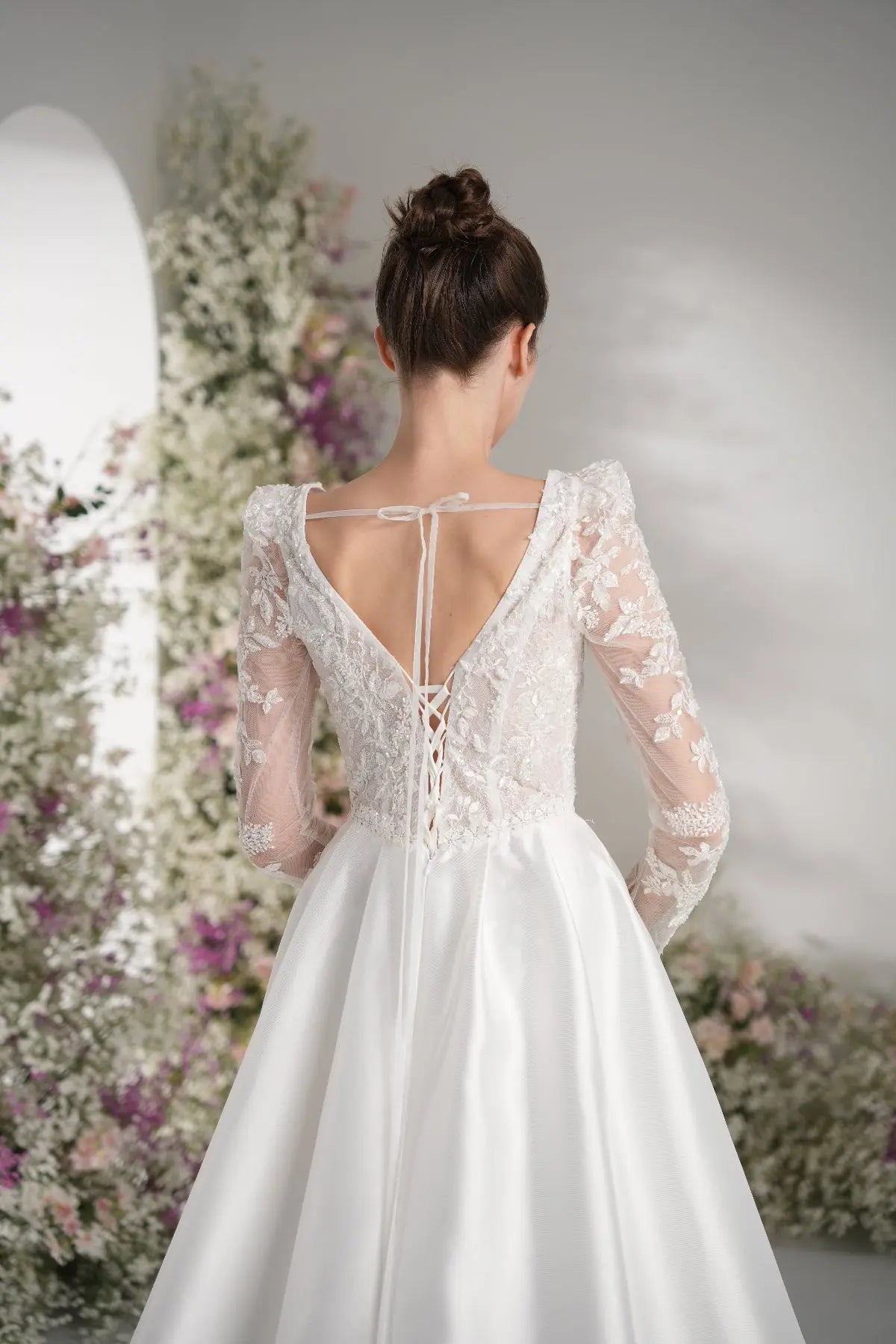 A-line Tank Top Long Sleeve Beading Lace Satin Elegant Wedding Dress With Court Train zhexudai