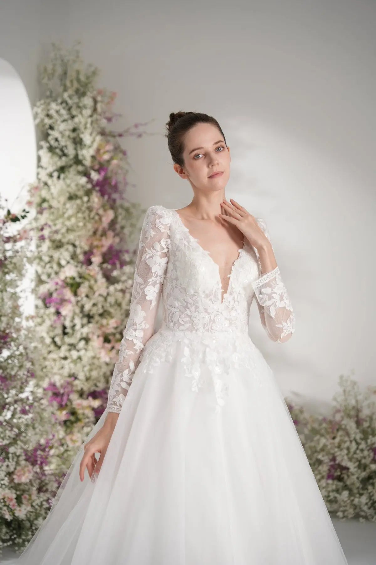 A-line V-neck Long Sleeve Mesh Lace Elegant Wedding Dress With Court Train zhexudai
