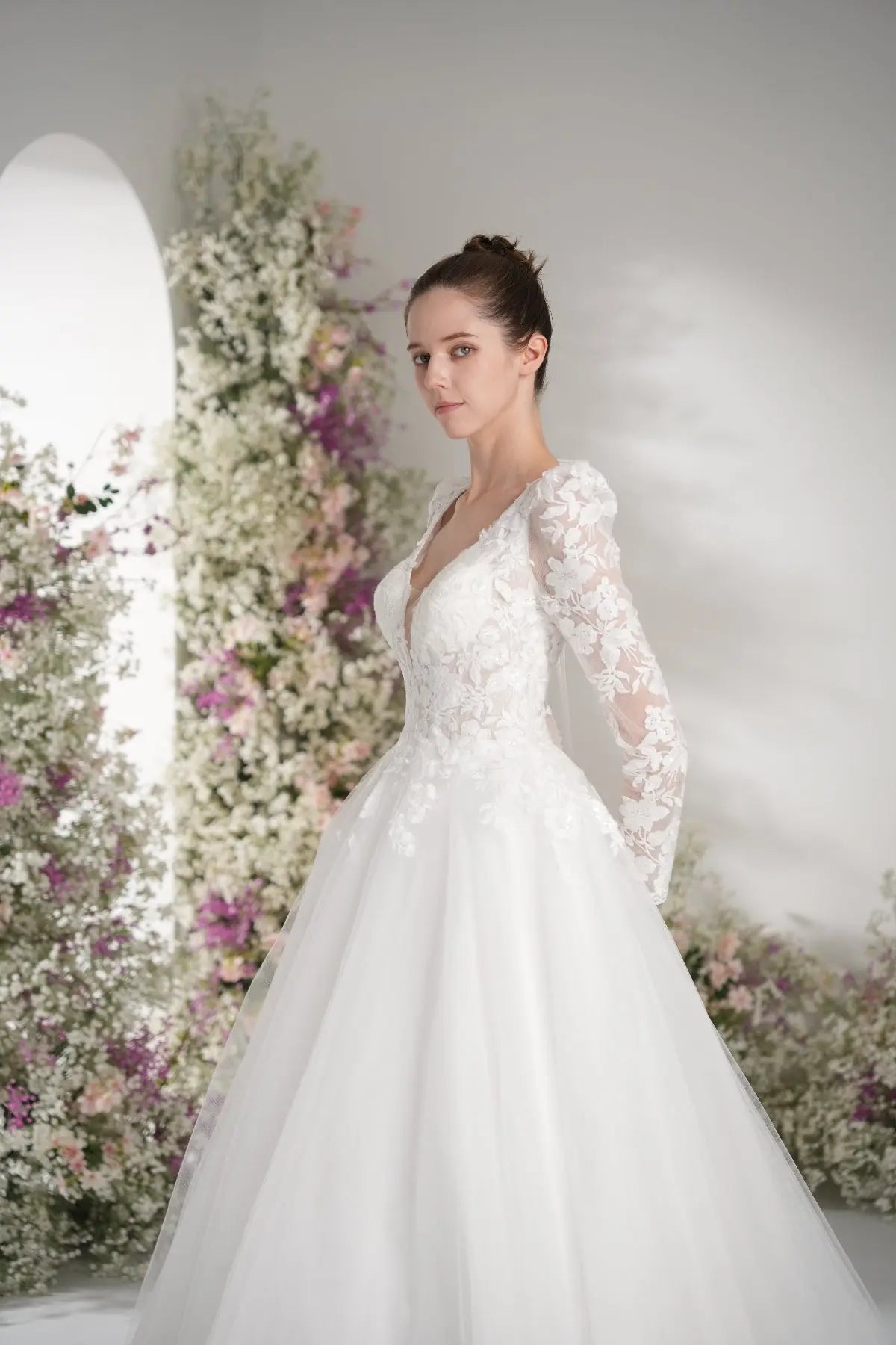 A-line V-neck Long Sleeve Mesh Lace Elegant Wedding Dress With Court Train zhexudai