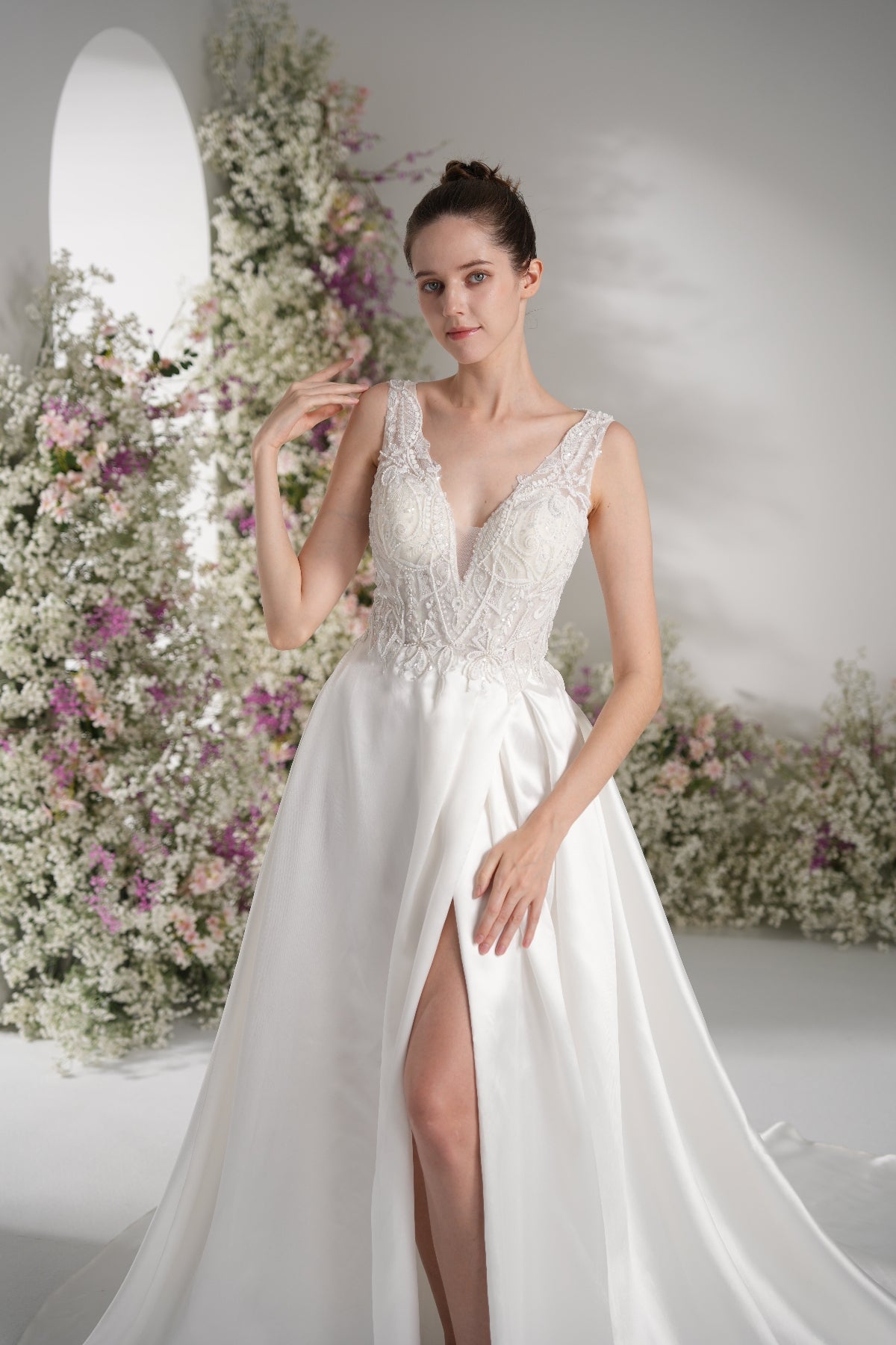 A-line V-neck Sleeveless Beading Lace Elegant Wedding Dress With Court Train zhexudai