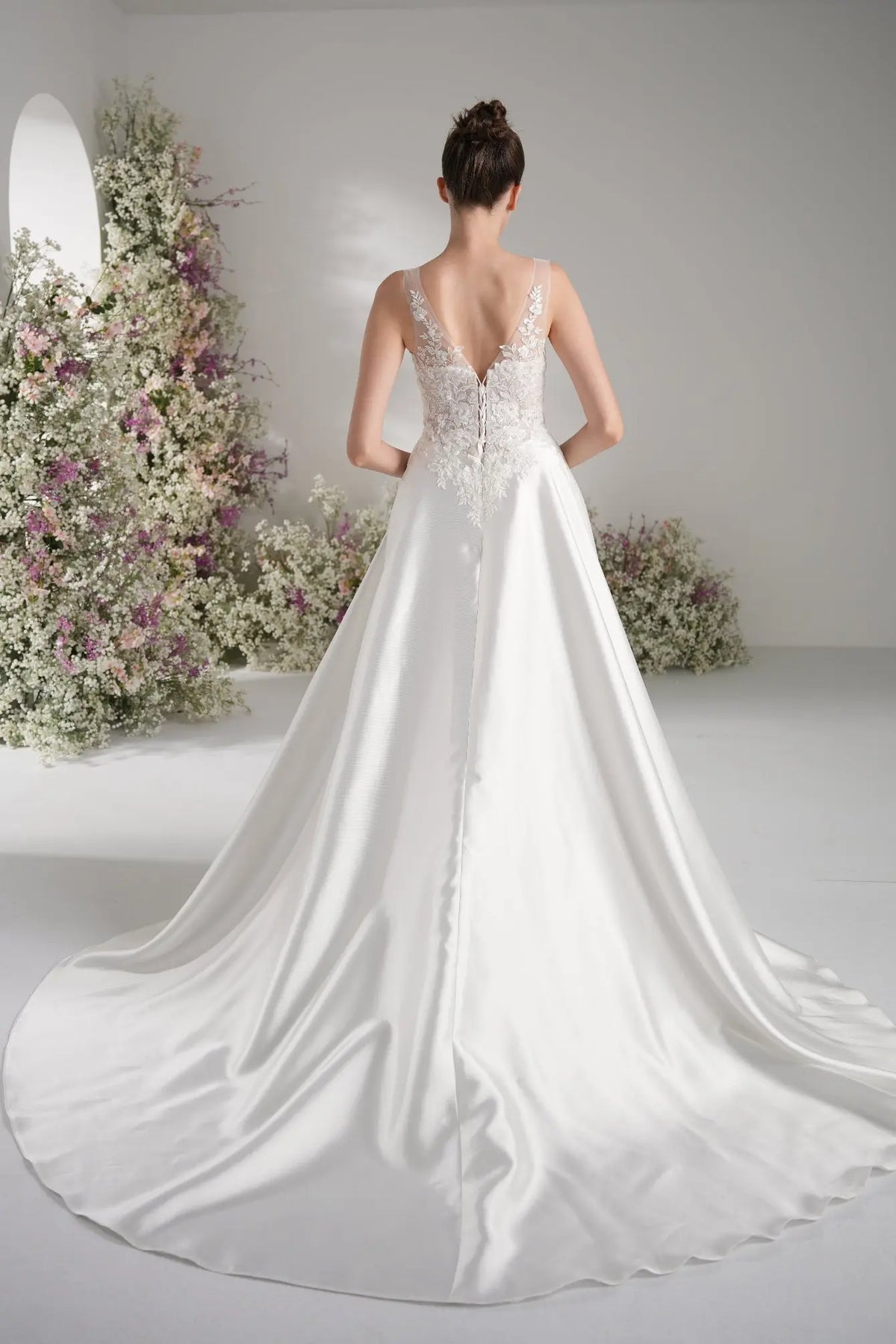 A-line V Neck Sleeveless Lace Satin Simple Wedding Dress With Court Train zhexudai
