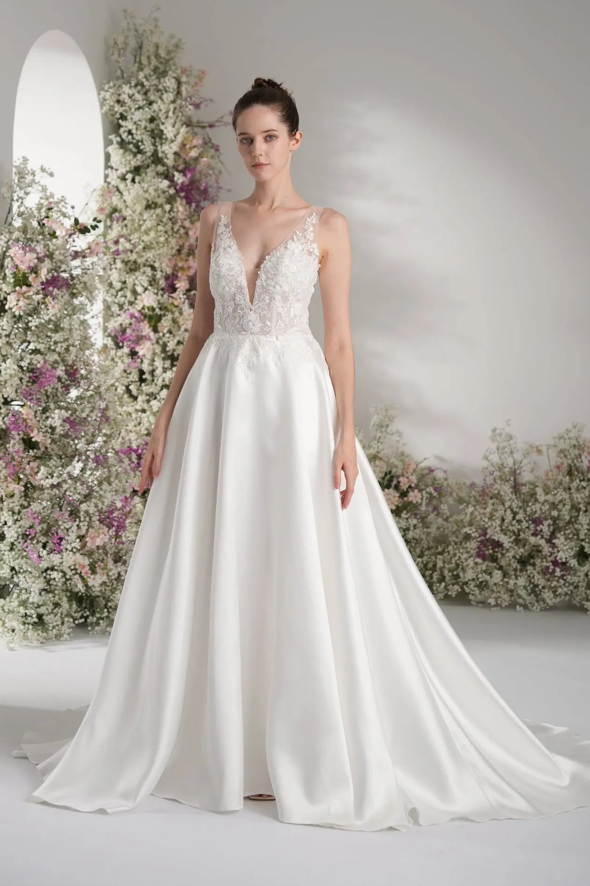 A-line V Neck Sleeveless Lace Satin Simple Wedding Dress With Court Train zhexudai