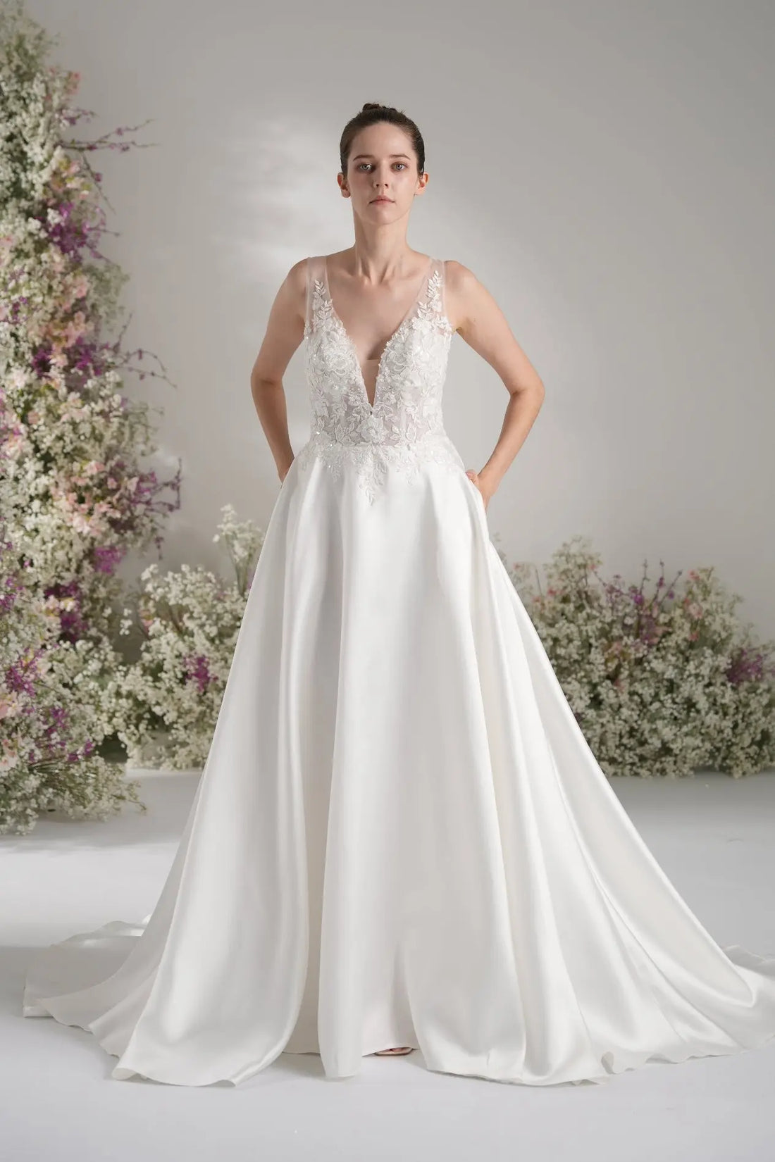 A-line V Neck Sleeveless Lace Satin Simple Wedding Dress With Court Train zhexudai