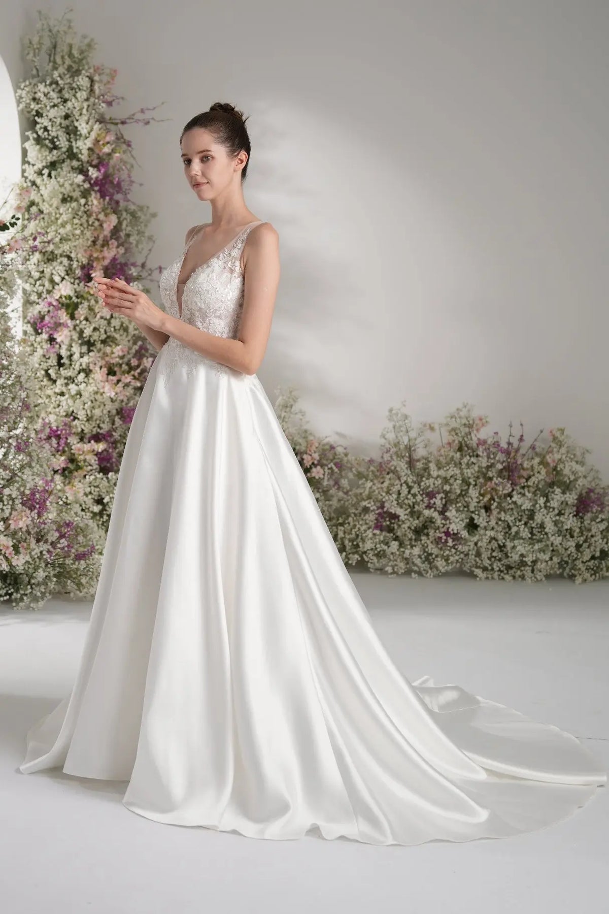 A-line V Neck Sleeveless Lace Satin Simple Wedding Dress With Court Train zhexudai
