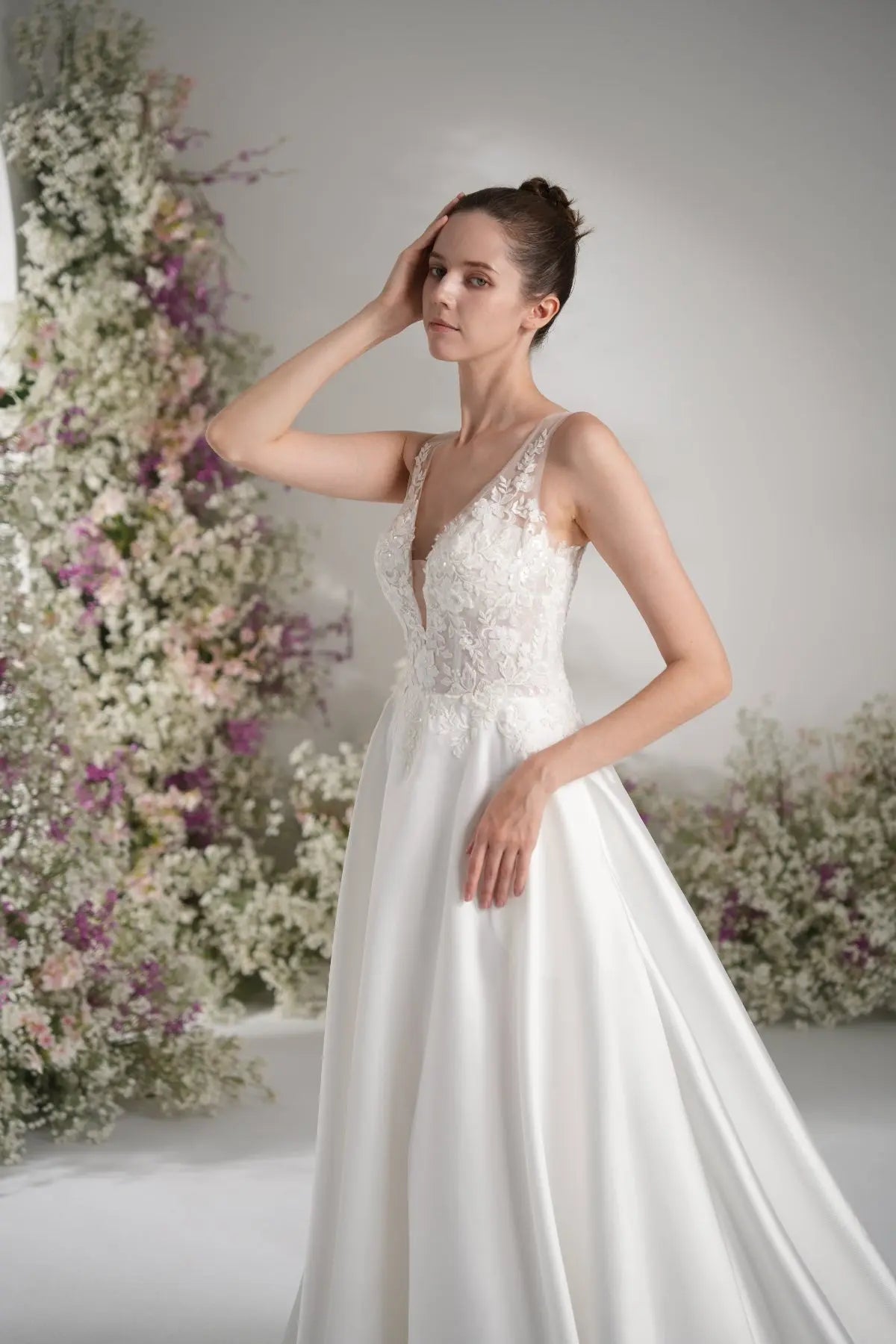 A-line V Neck Sleeveless Lace Satin Simple Wedding Dress With Court Train zhexudai