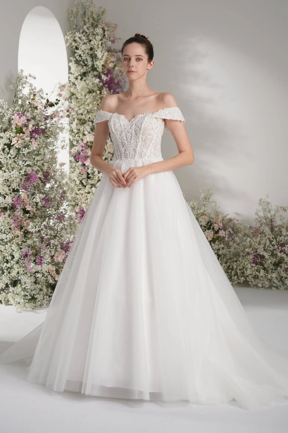 A-line Off-The-Shoulder Luxurious Lace Mesh Wedding Dress With Court Train zhexudai