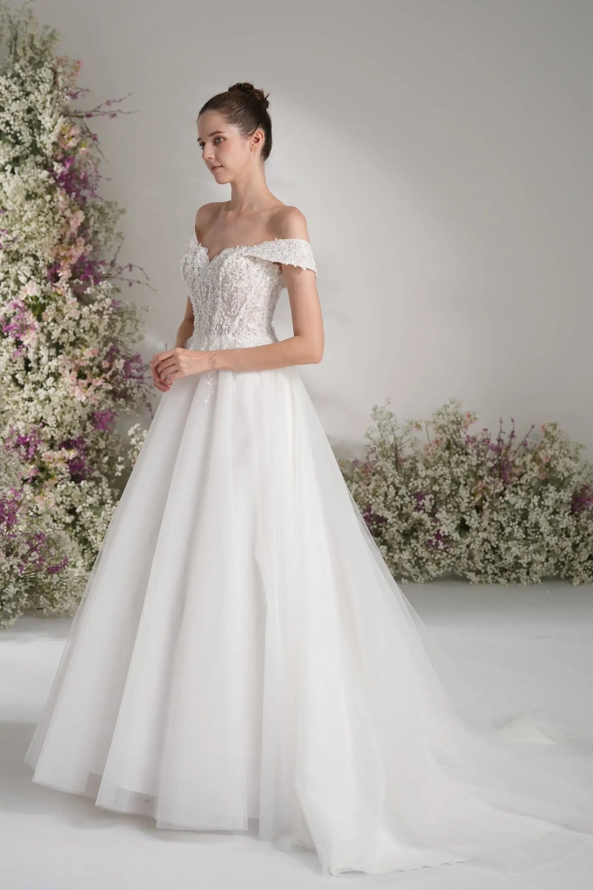 A-line Off-The-Shoulder Luxurious Lace Mesh Wedding Dress With Court Train zhexudai