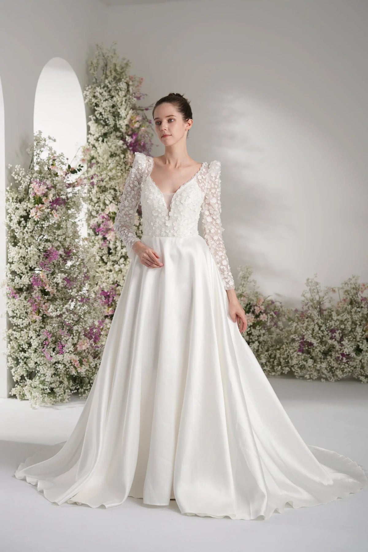 A-line Queen Neckline Long Sleeve Lace Applique Satin Wedding Dress With Court Train zhexudai