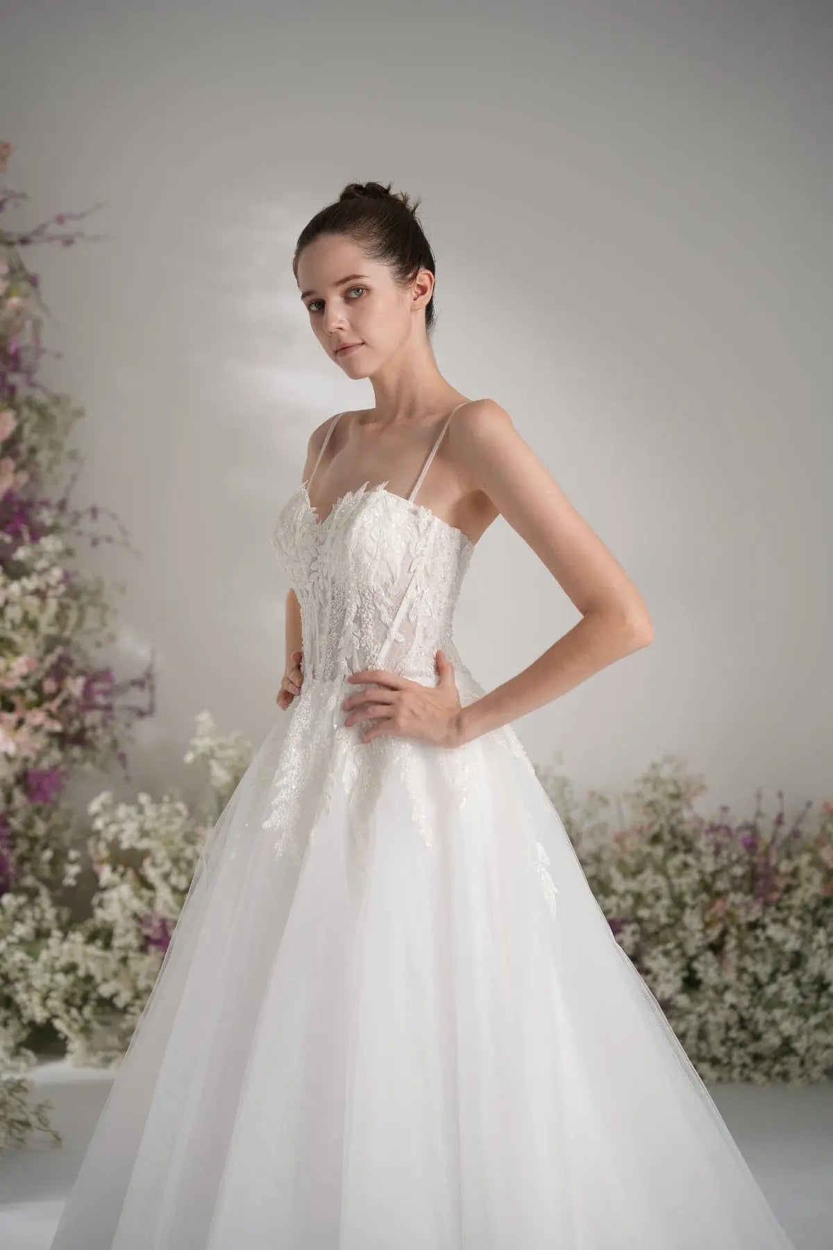 A-line Spaghetti Strap Sweetheart Sleeveless Lace Elegant Wedding Dress With Court Train zhexudai