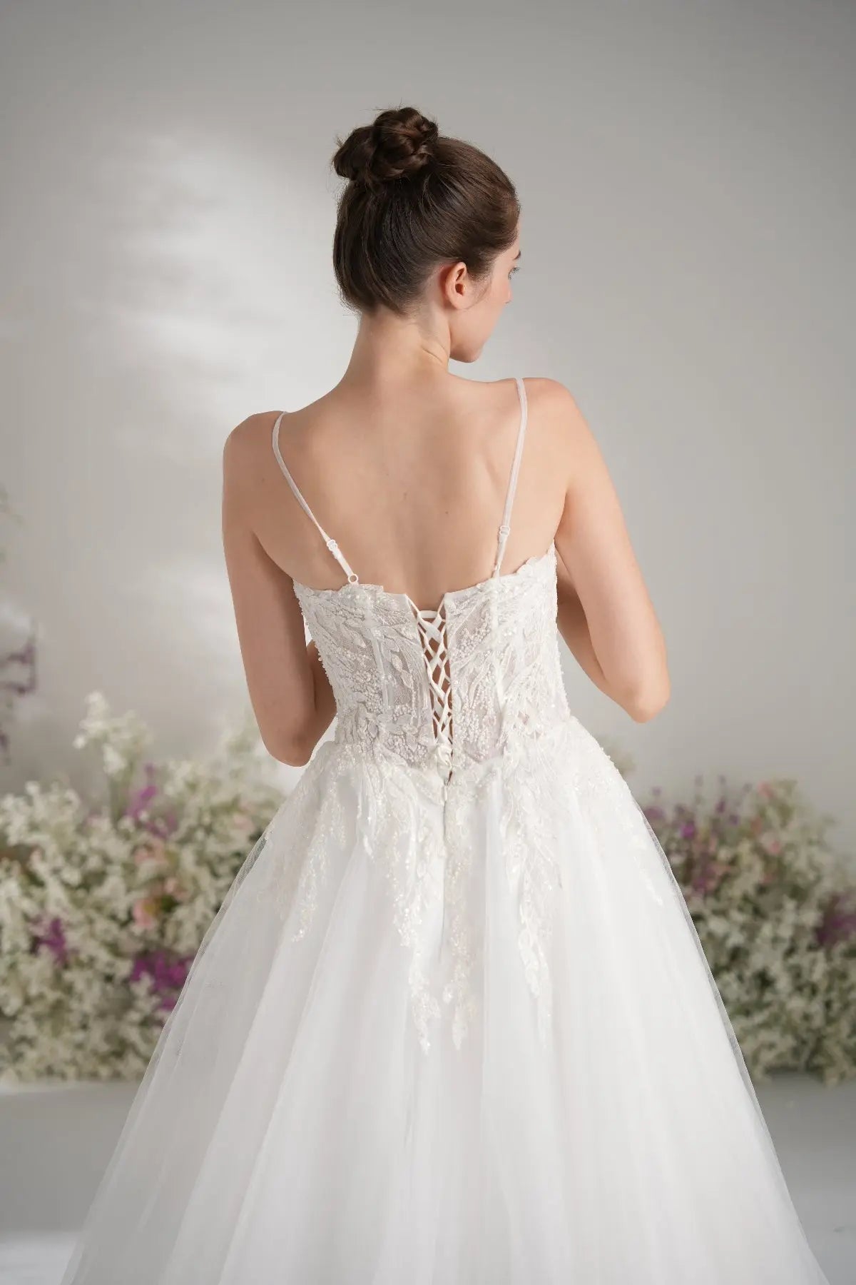 A-line Spaghetti Strap Sweetheart Sleeveless Lace Elegant Wedding Dress With Court Train zhexudai