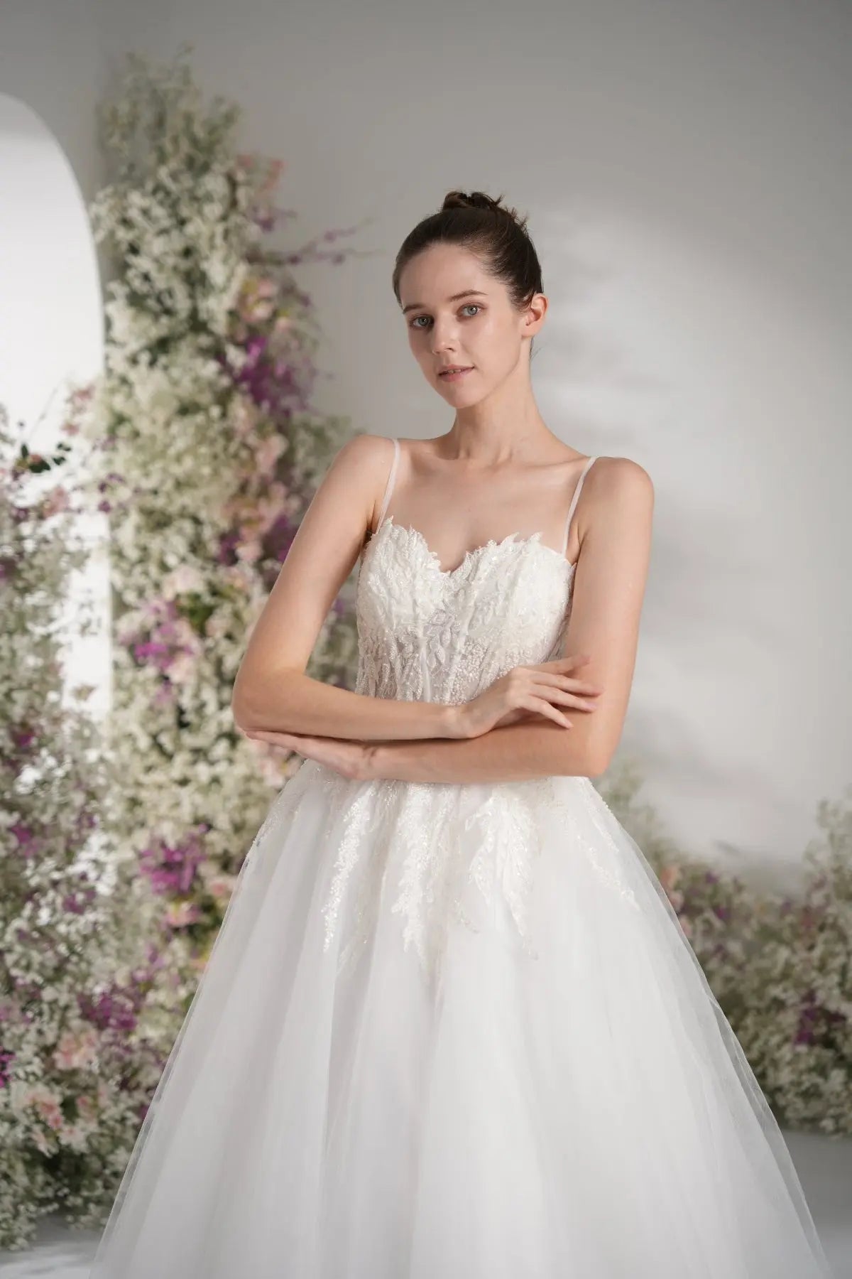 A-line Spaghetti Strap Sweetheart Sleeveless Lace Elegant Wedding Dress With Court Train zhexudai