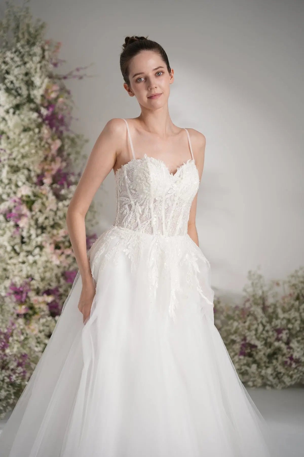 A-line Spaghetti Strap Sweetheart Sleeveless Lace Elegant Wedding Dress With Court Train zhexudai