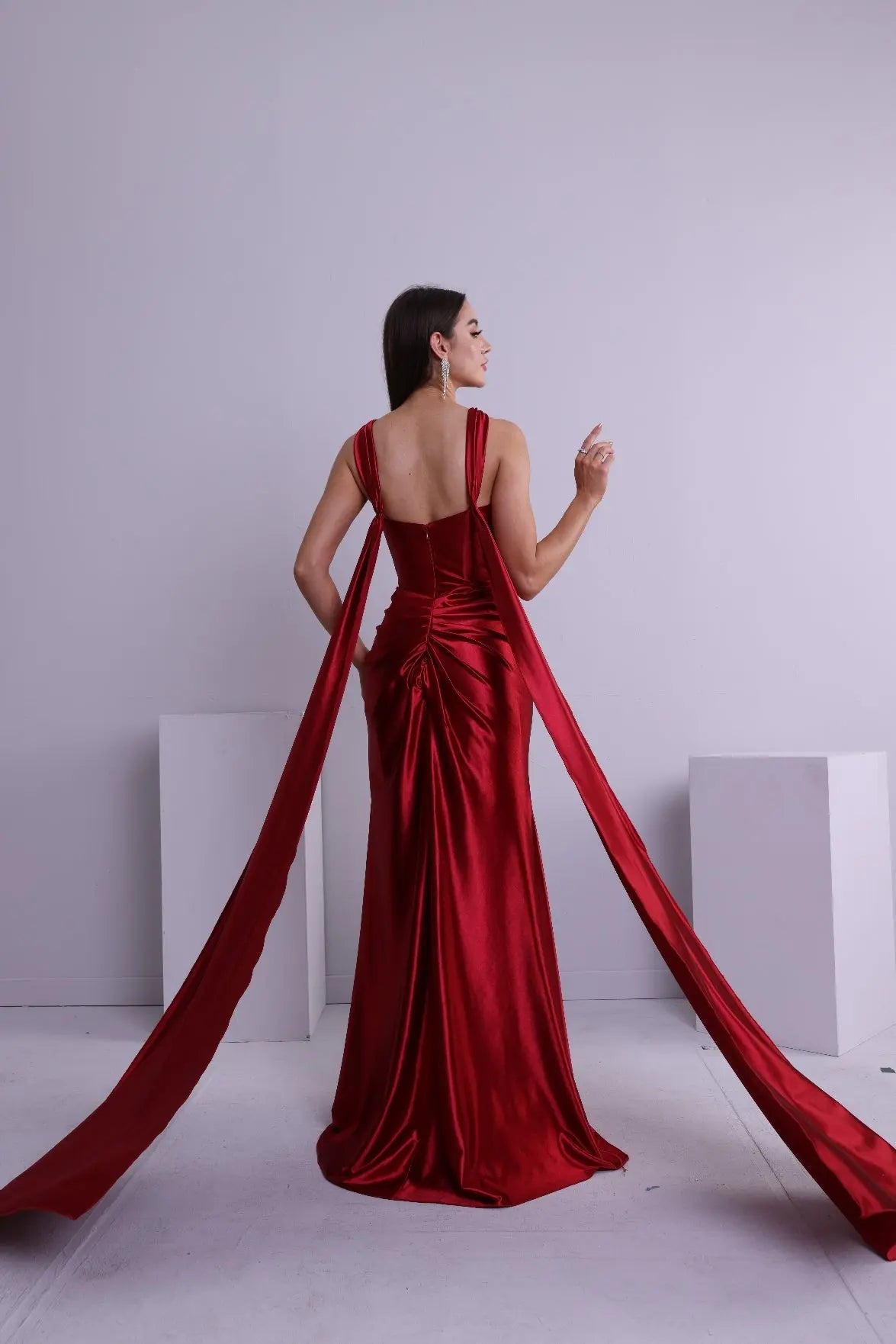 Maristelle Mermaid Halter Satin Prom Dress zhexudai