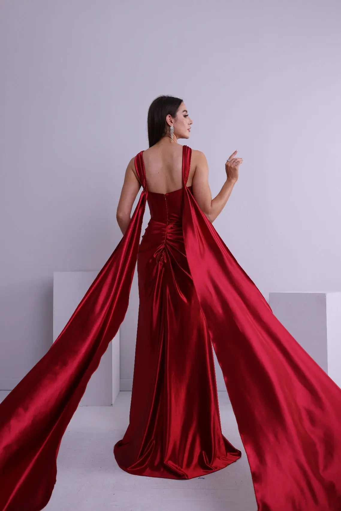 Maristelle Mermaid Halter Satin Prom Dress zhexudai