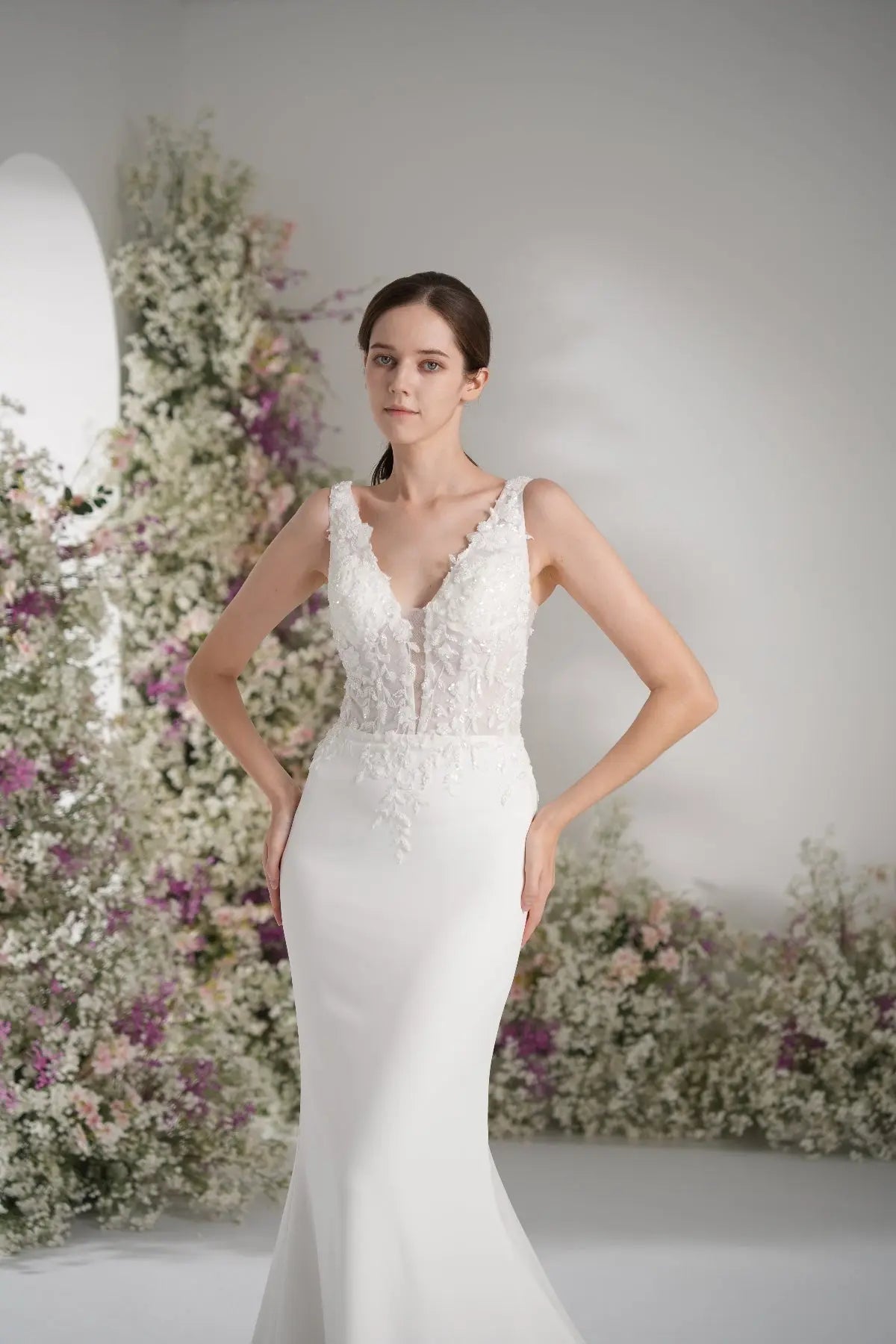 Trumpet/Mermaid Spaghetti Strap Deep V Neck Sleeveless Lace Applique Sexy Wedding Dress  With Court Train zhexudai