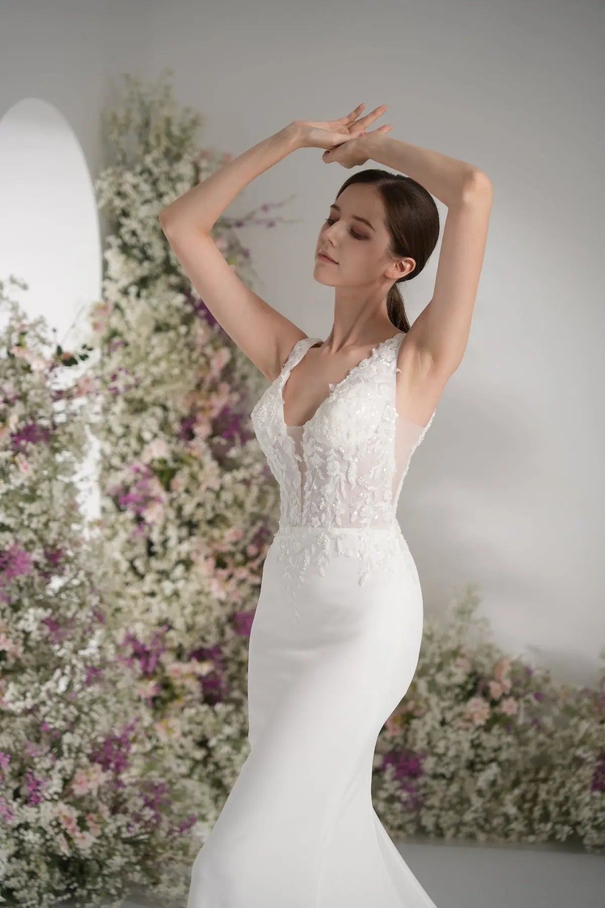 Trumpet/Mermaid Spaghetti Strap Deep V Neck Sleeveless Lace Applique Sexy Wedding Dress  With Court Train zhexudai