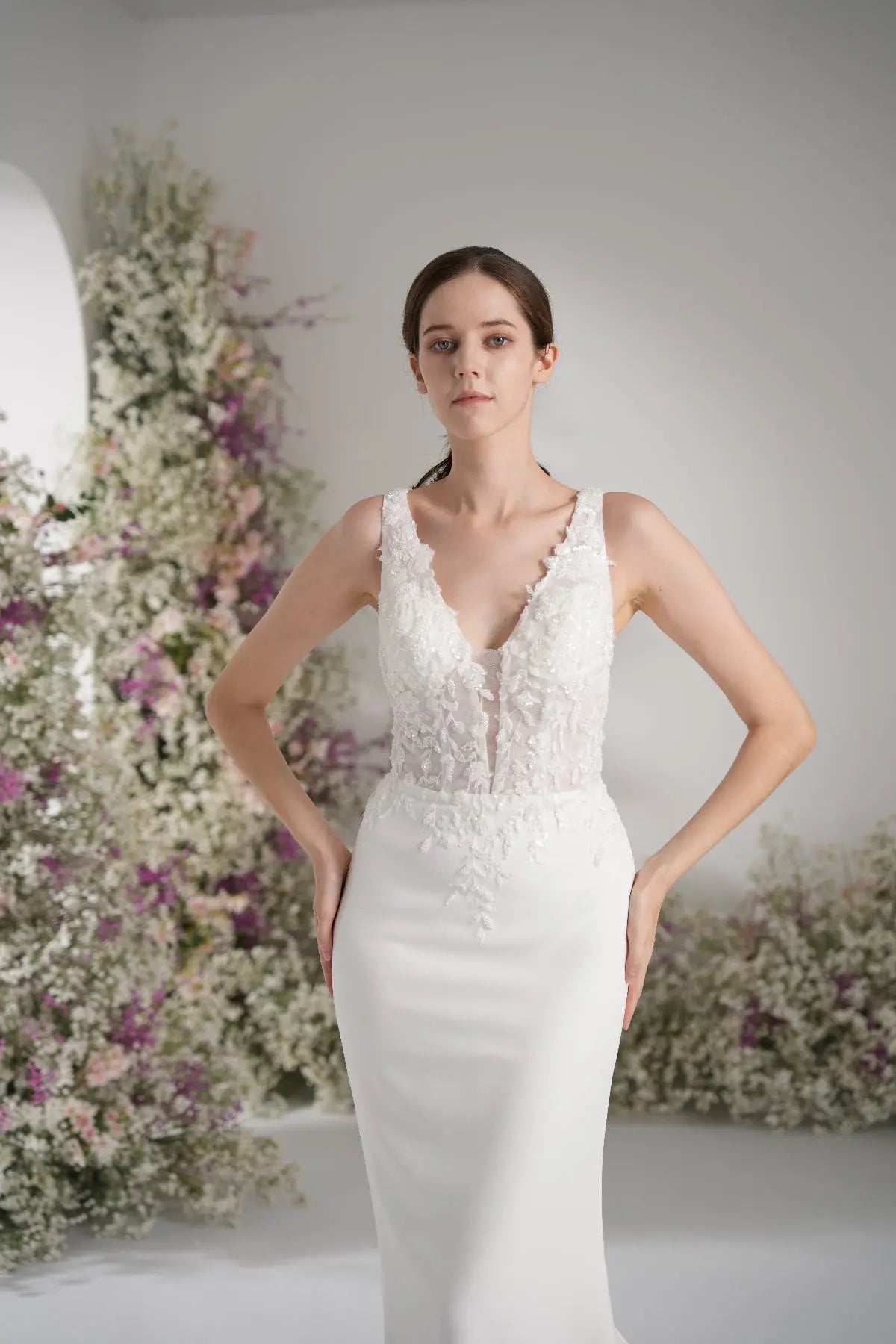 Trumpet/Mermaid Spaghetti Strap Deep V Neck Sleeveless Lace Applique Sexy Wedding Dress  With Court Train zhexudai