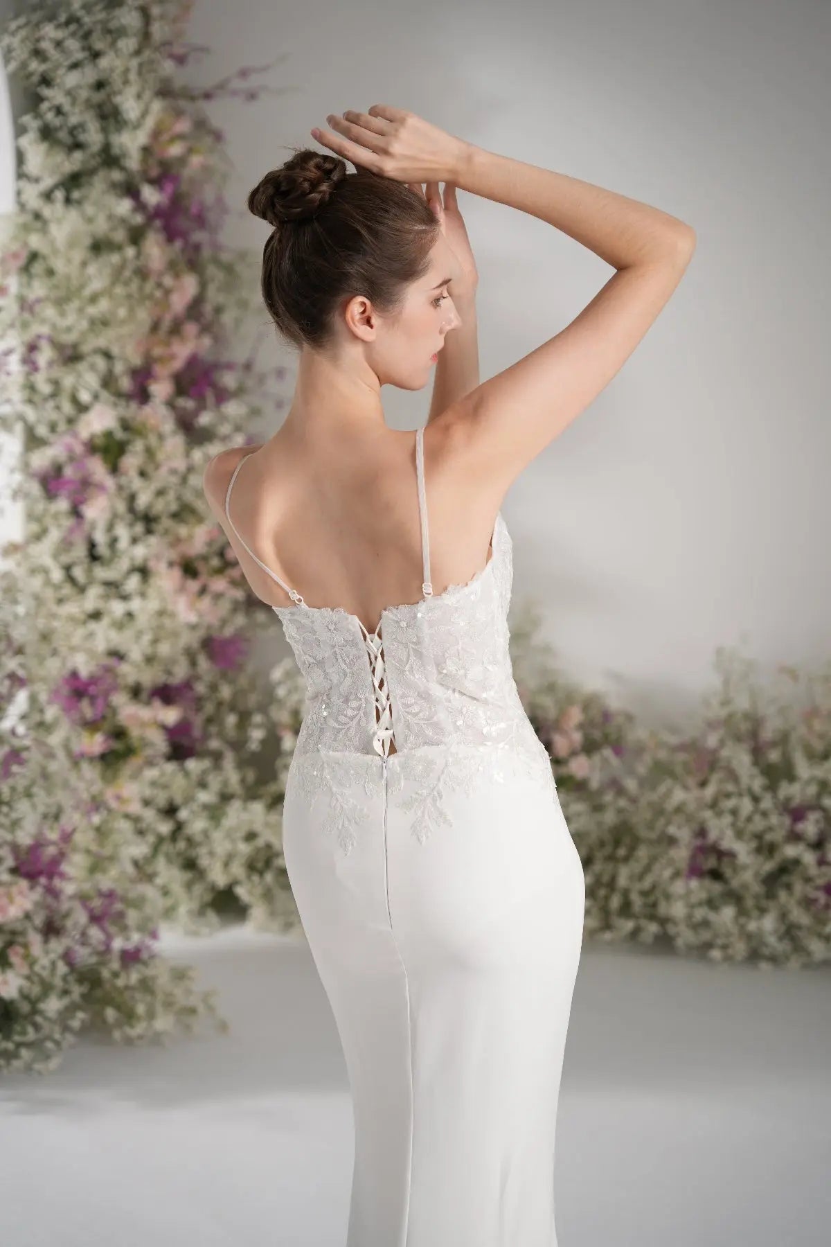 Trumpet/Mermaid Spaghetti Strap Deep V Sleeveless Lace Applique Wedding Dress  With Court Train zhexudai