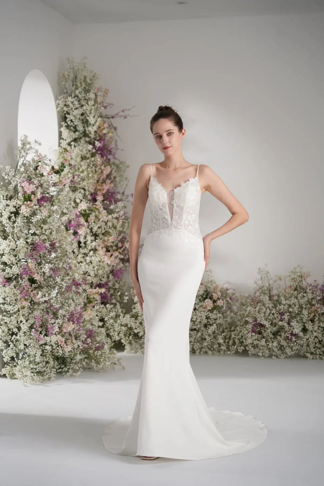 Trumpet/Mermaid Spaghetti Strap Deep V Sleeveless Lace Applique Wedding Dress  With Court Train zhexudai