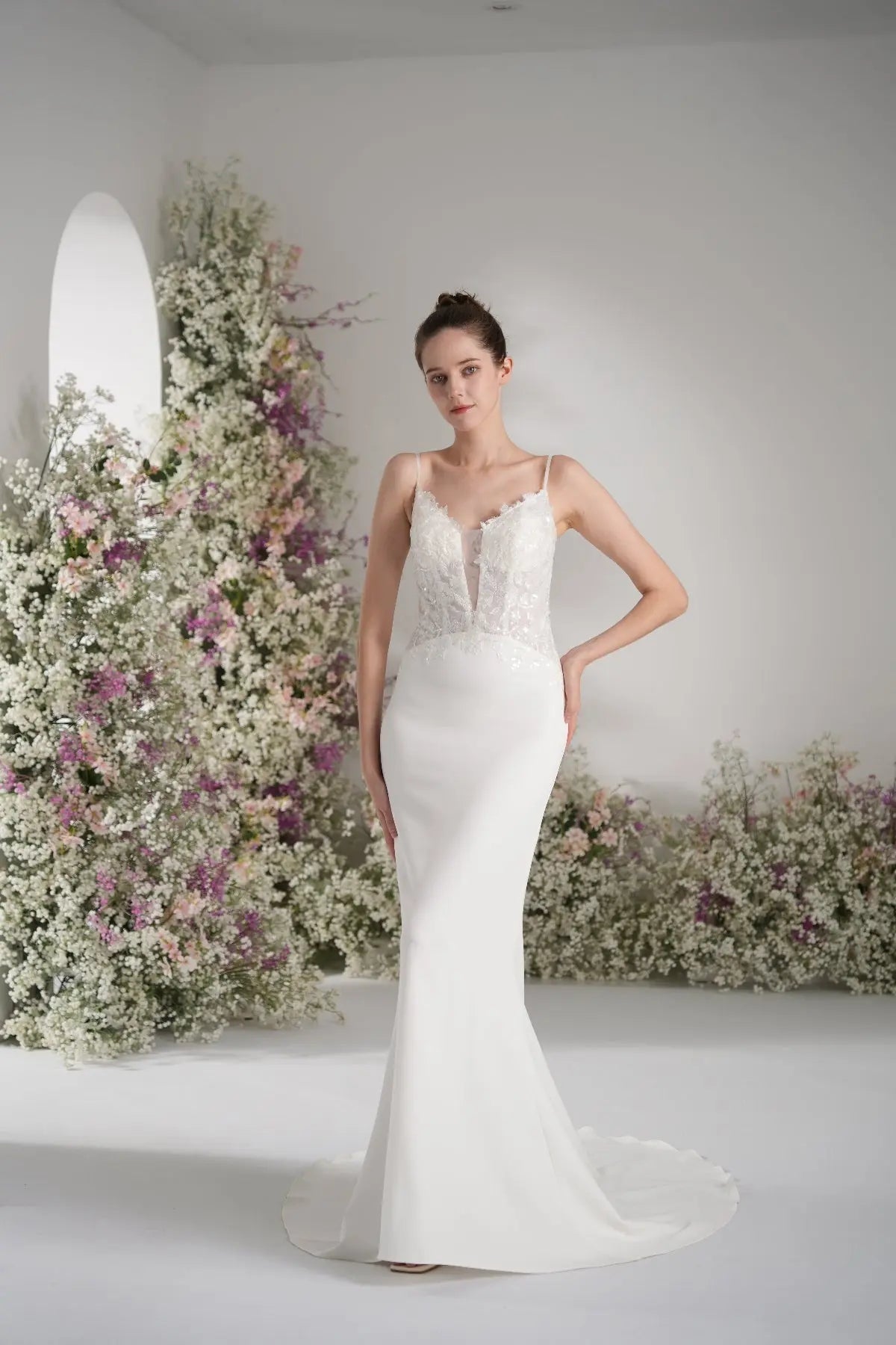 Trumpet/Mermaid Spaghetti Strap Deep V Sleeveless Lace Applique Wedding Dress  With Court Train zhexudai