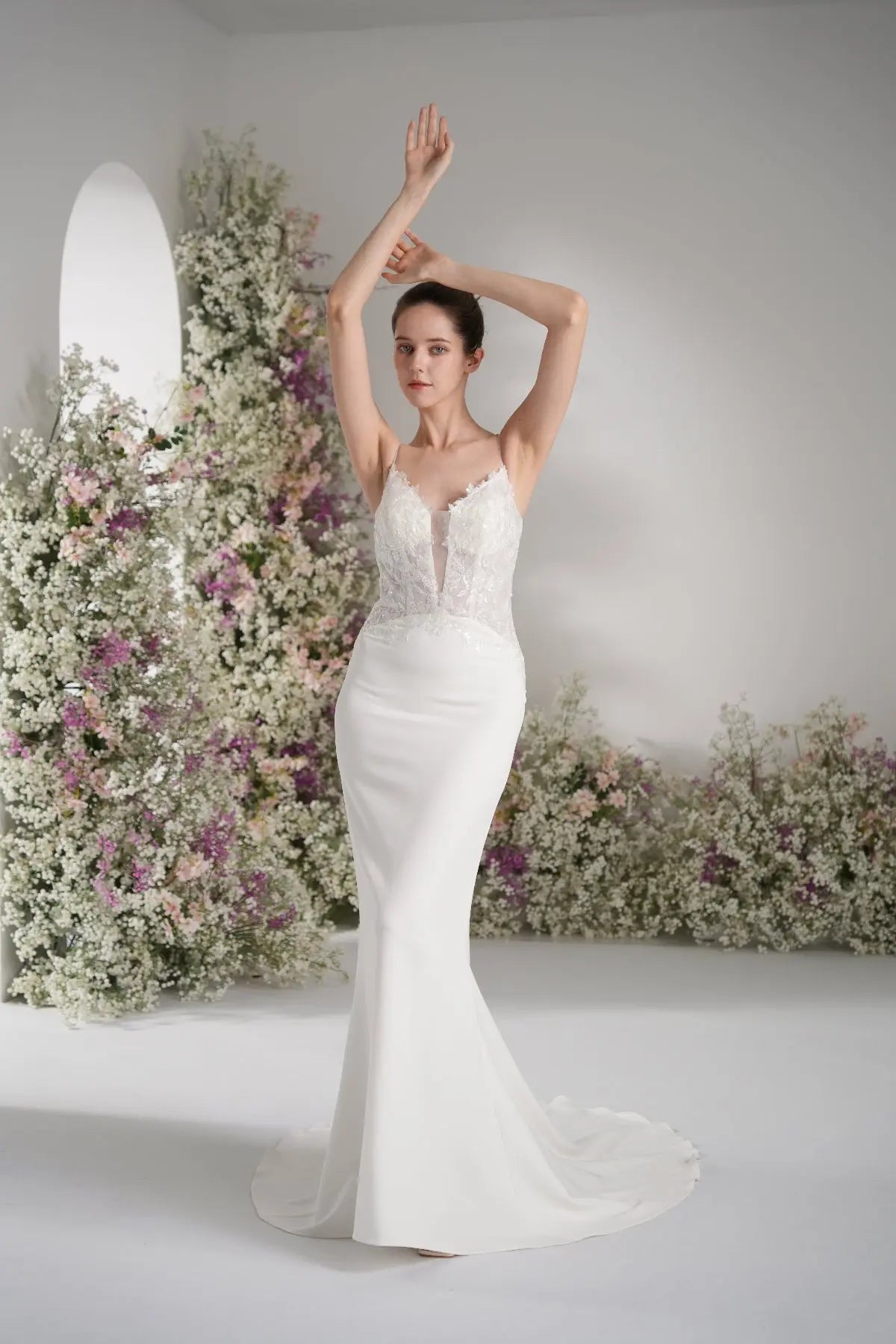 Trumpet/Mermaid Spaghetti Strap Deep V Sleeveless Lace Applique Wedding Dress  With Court Train zhexudai