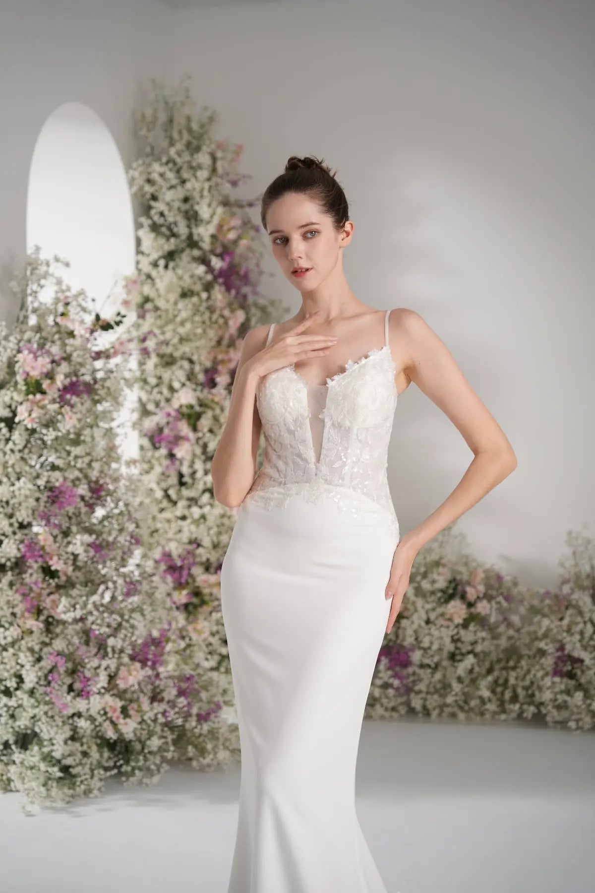 Trumpet/Mermaid Spaghetti Strap Deep V Sleeveless Lace Applique Wedding Dress  With Court Train zhexudai