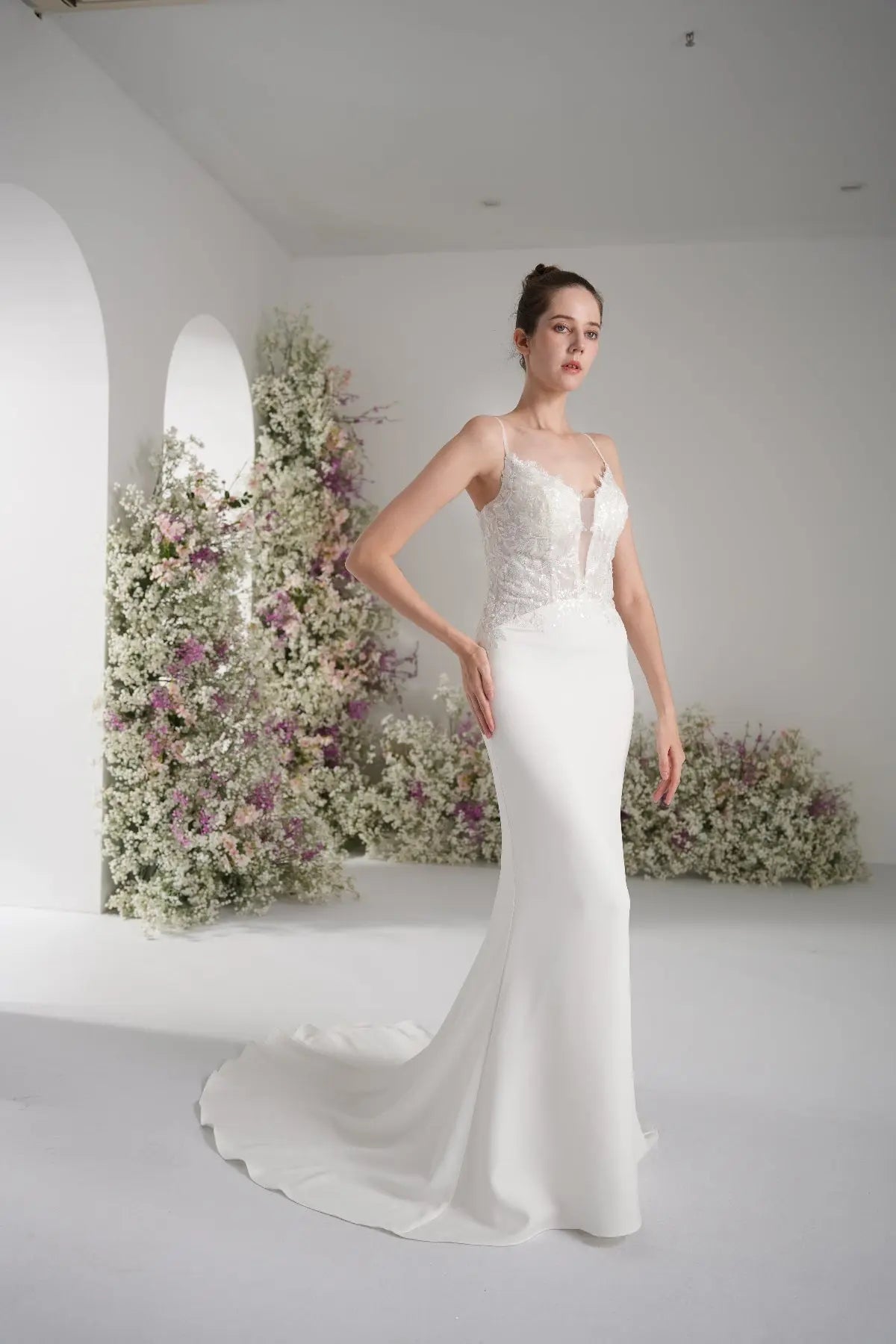 Trumpet/Mermaid Spaghetti Strap Deep V Sleeveless Lace Applique Wedding Dress  With Court Train zhexudai