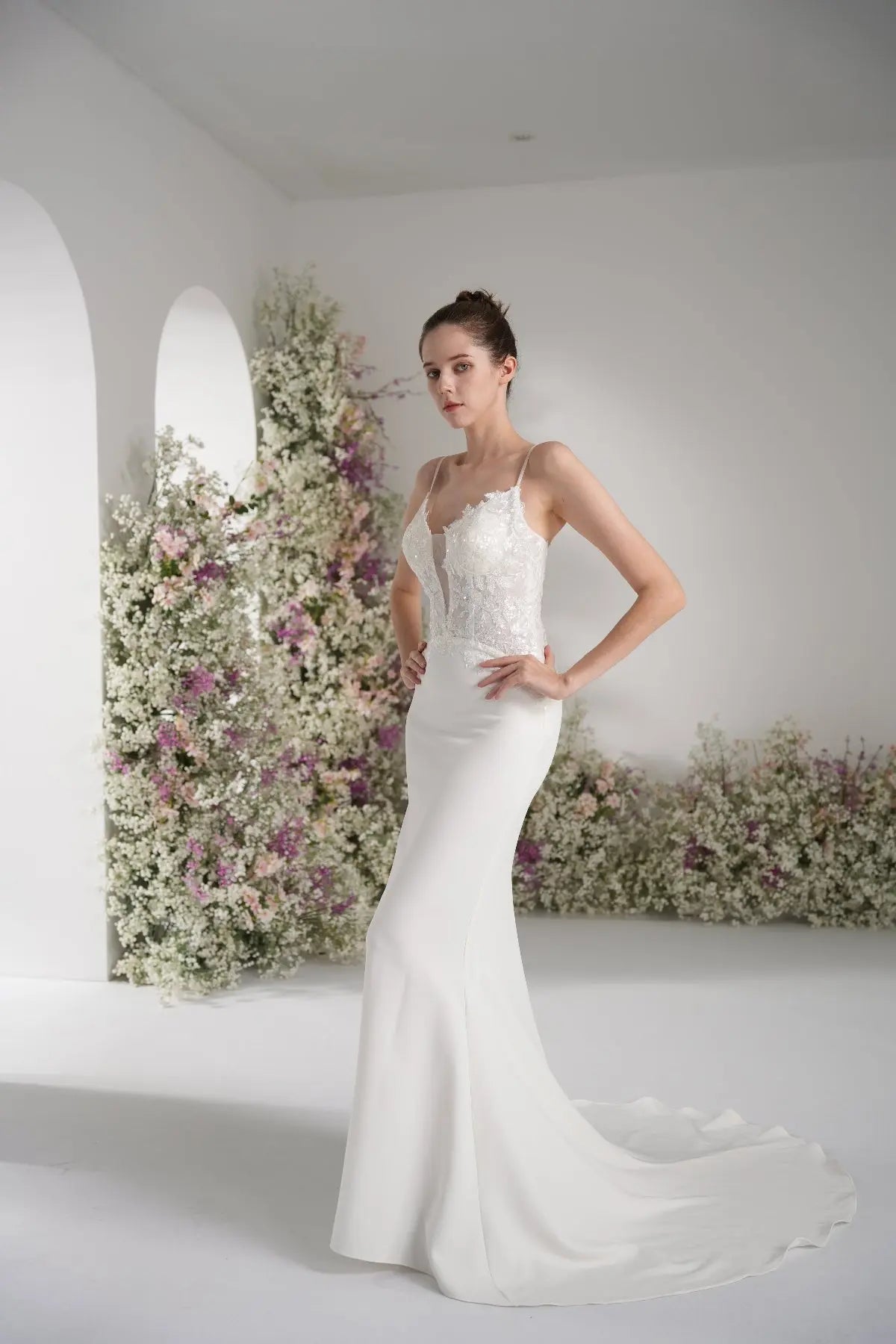 Trumpet/Mermaid Spaghetti Strap Deep V Sleeveless Lace Applique Wedding Dress  With Court Train zhexudai