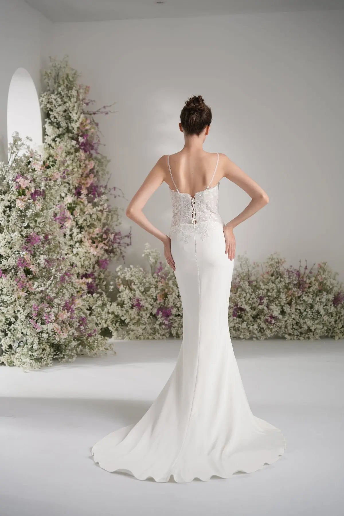 Trumpet/Mermaid Spaghetti Strap Deep V Sleeveless Lace Applique Wedding Dress  With Court Train zhexudai