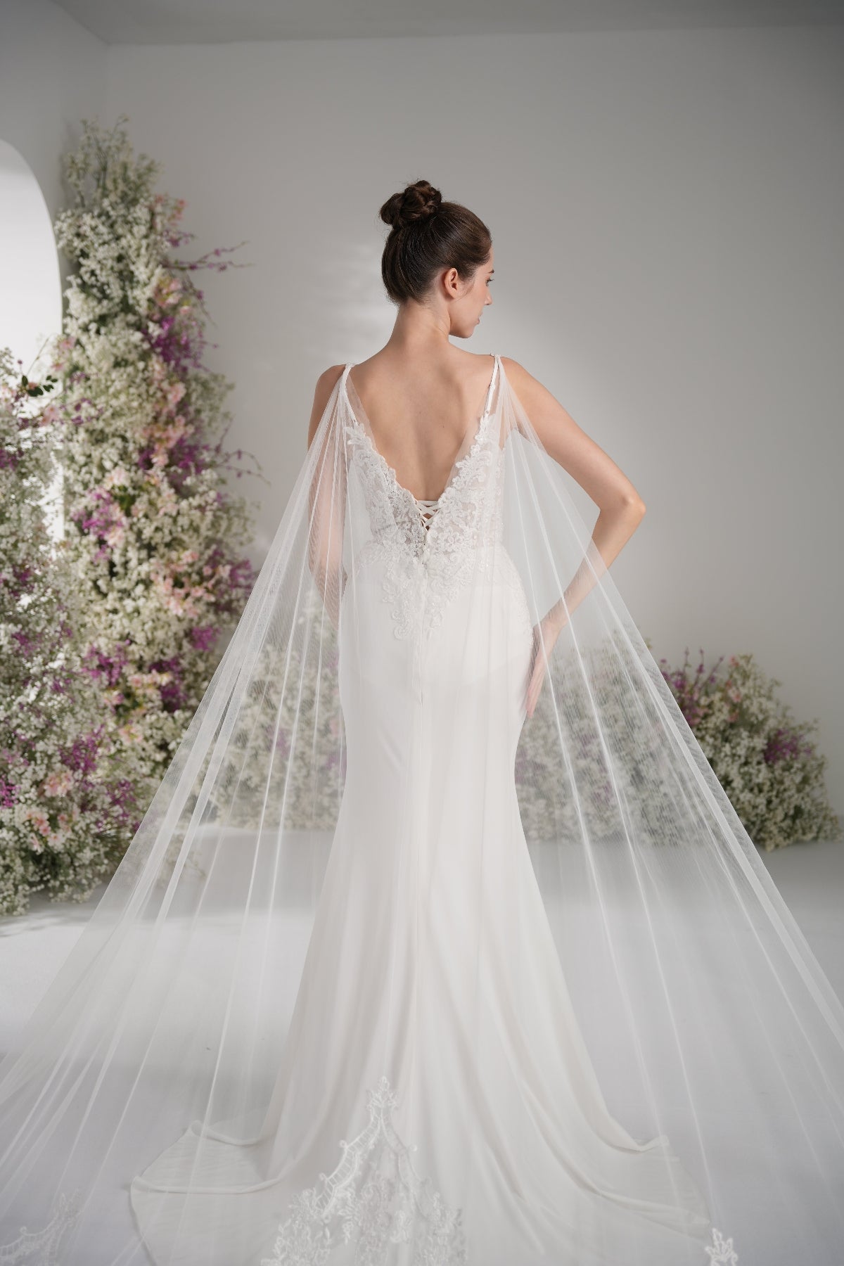 Trumpet/Mermaid Spaghetti Strap V Neck Lace Cape Stretch Satin Sexy Wedding Dress With Court Train zhexudai