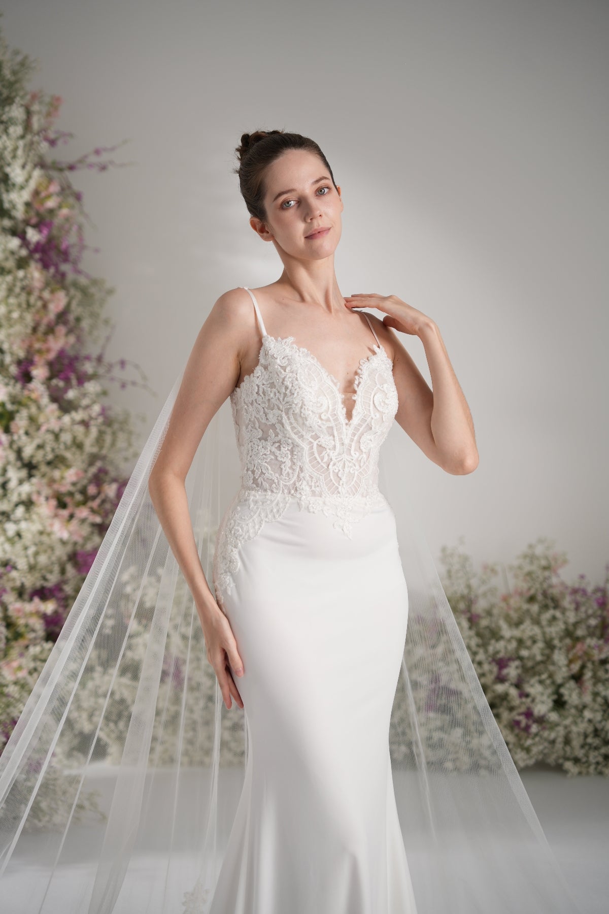 Trumpet/Mermaid Spaghetti Strap V Neck Lace Cape Stretch Satin Sexy Wedding Dress With Court Train zhexudai