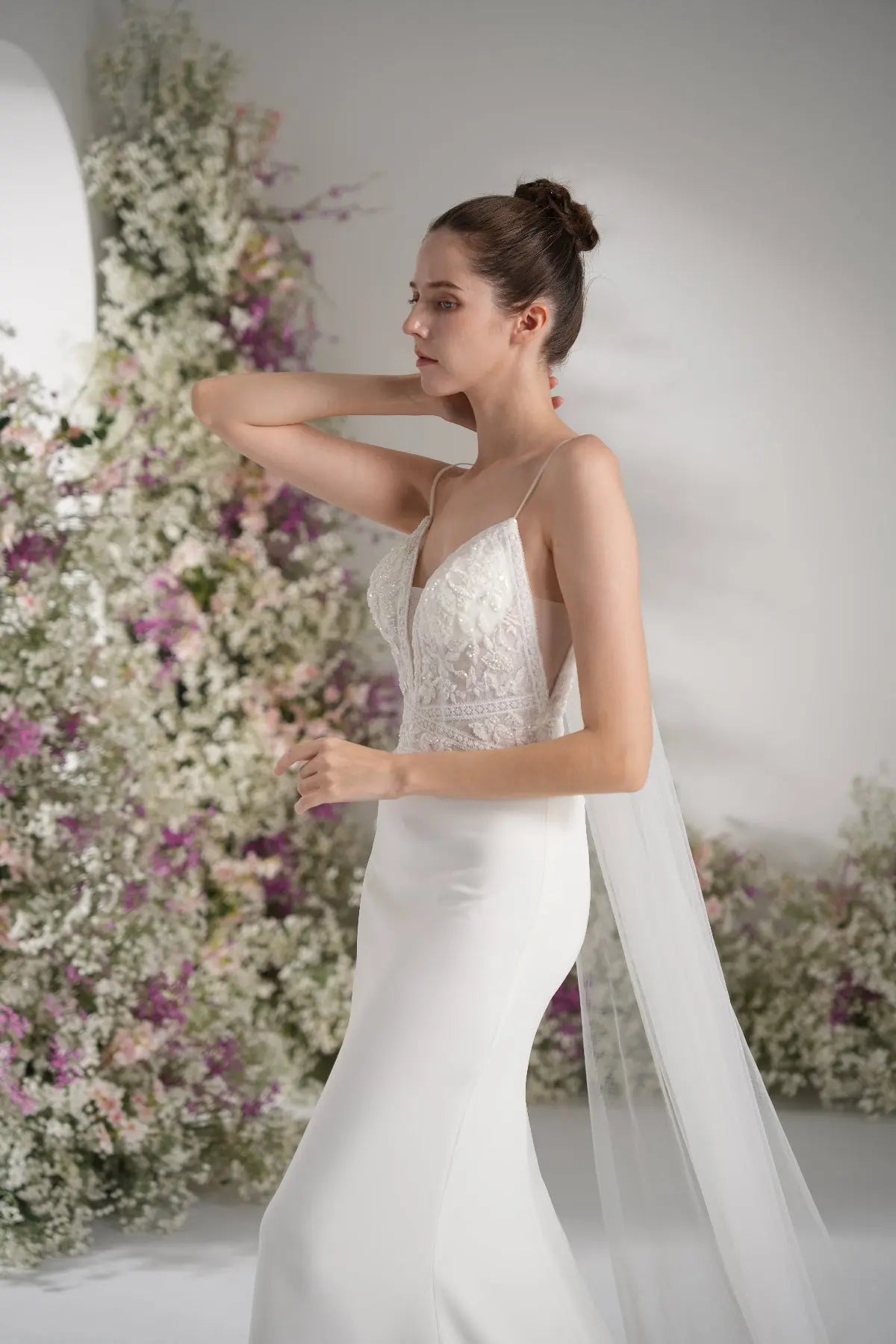 Trumpet/Mermaid Spaghetti Strap V Neck Sleeveless Lace Cape Mesh Wedding Dress With Court Train zhexudai