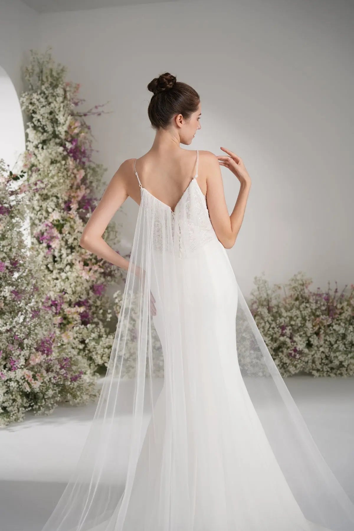 Trumpet/Mermaid Spaghetti Strap V Neck Sleeveless Lace Cape Mesh Wedding Dress With Court Train zhexudai